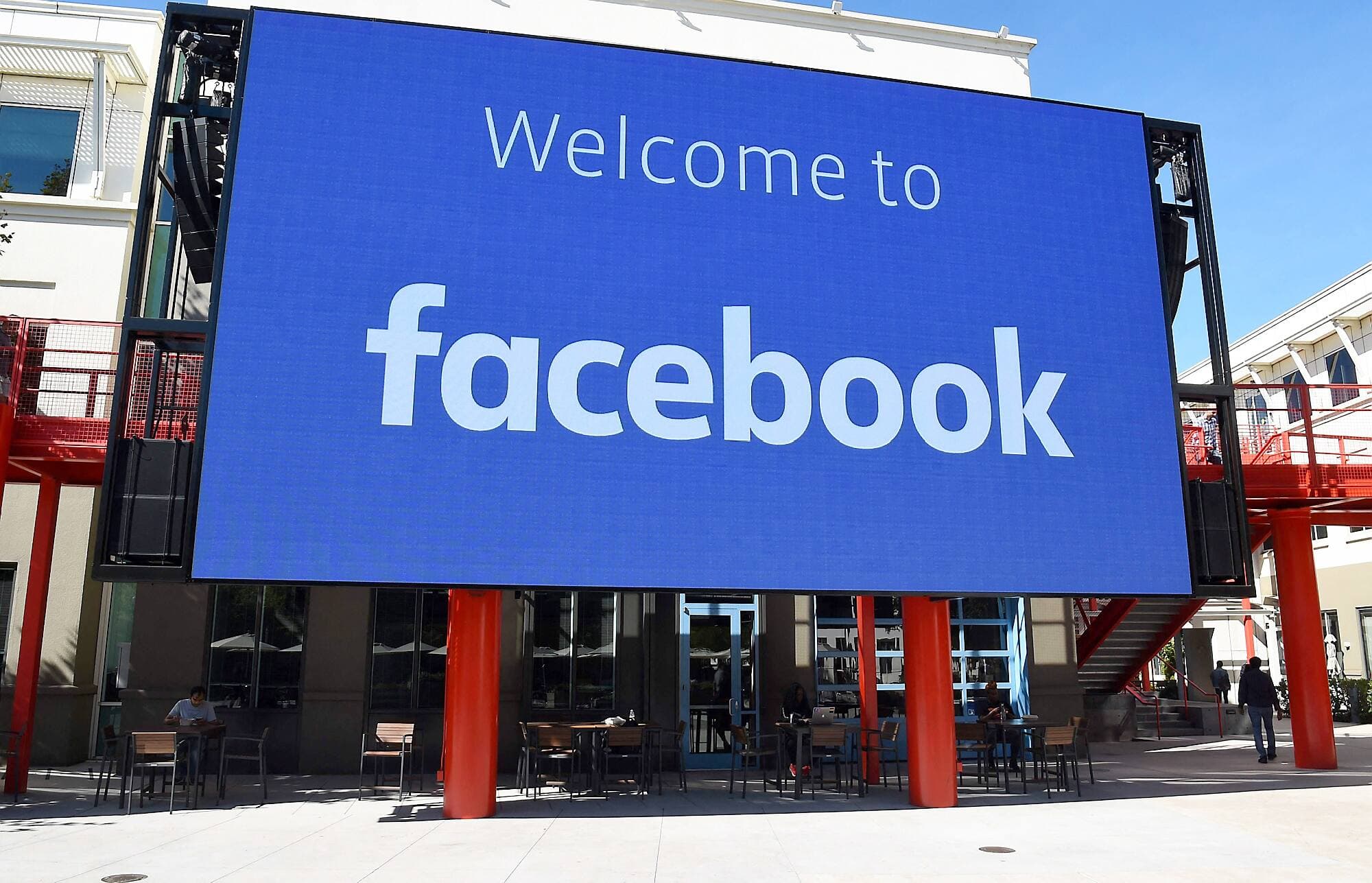 Le siège social de Facebook, à Menlo Park, en Californie. Le réseau social comptait environ 2,8 milliards d’utilisateurs réguliers fin 2020.