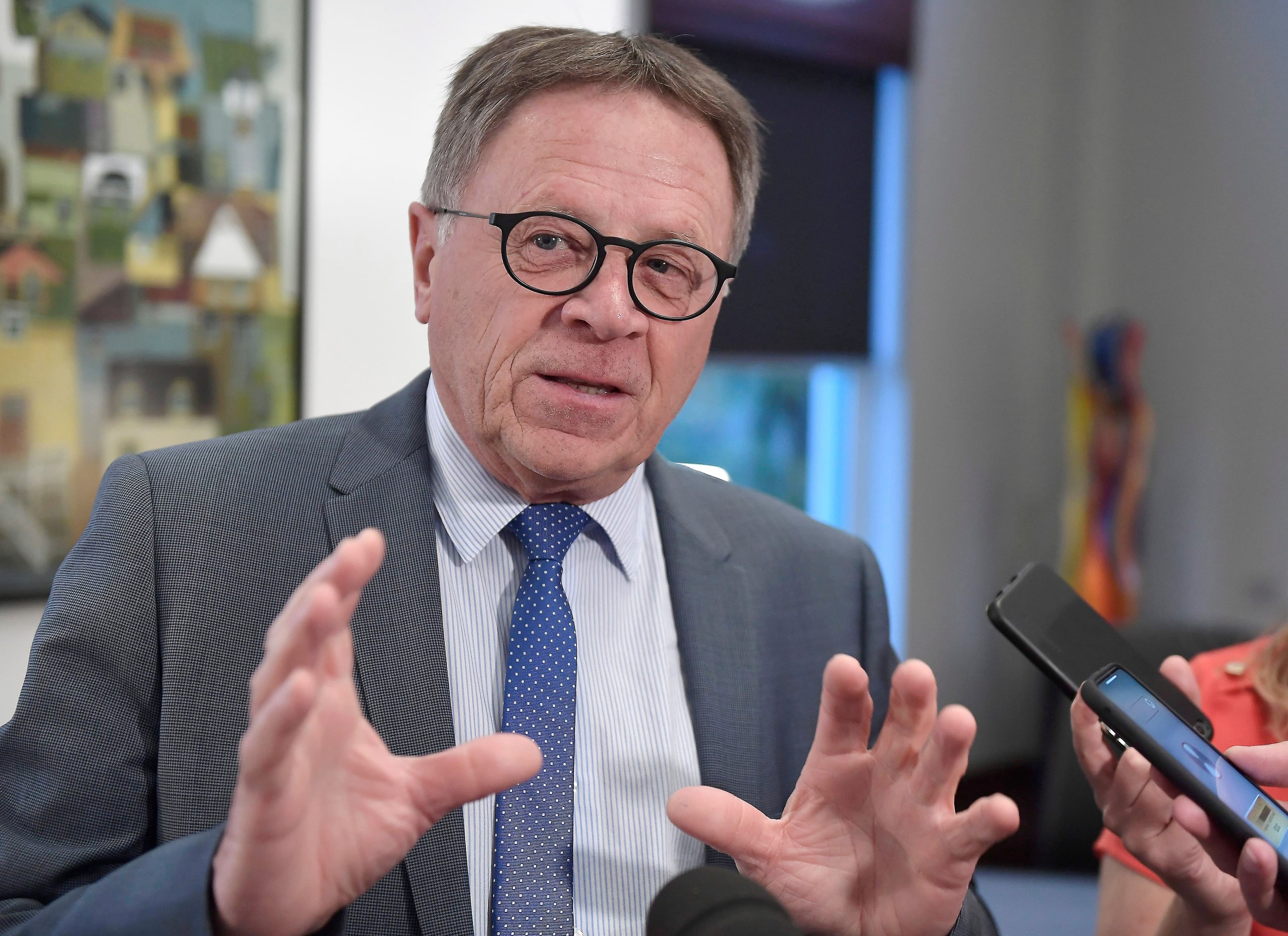 Ardent défenseur du projet de troisième lien, le maire de Lévis, Gilles Lehouillier, souhaite néanmoins être associé plus étroitement à la démarche de planification du tunnel entre les deux rives, lequel aura des impacts majeurs sur son territoire.