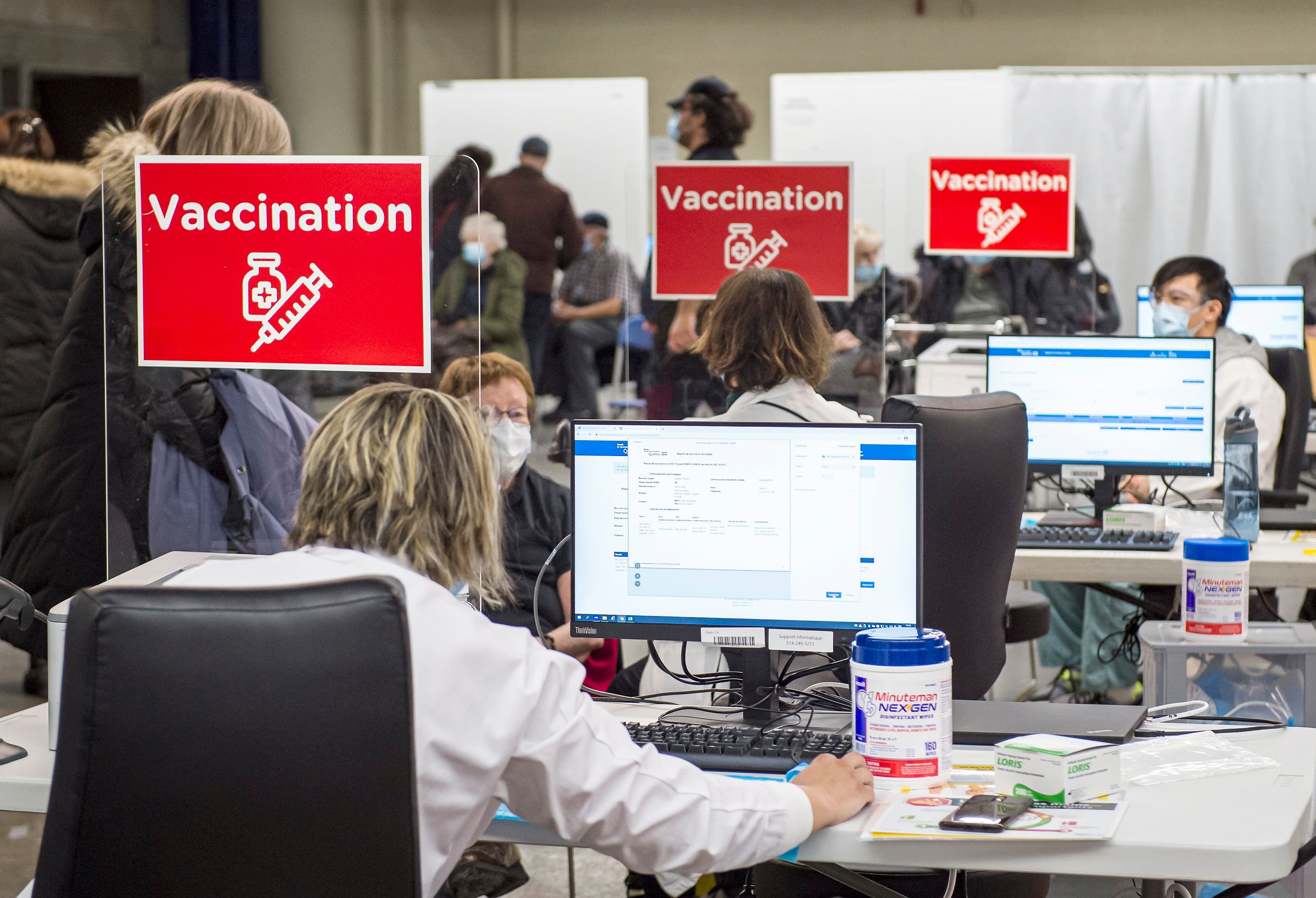 Plus d’un million de Québécois ont reçu leur dose dans les cliniques de vaccination, comme celle-ci au Stade olympique.
