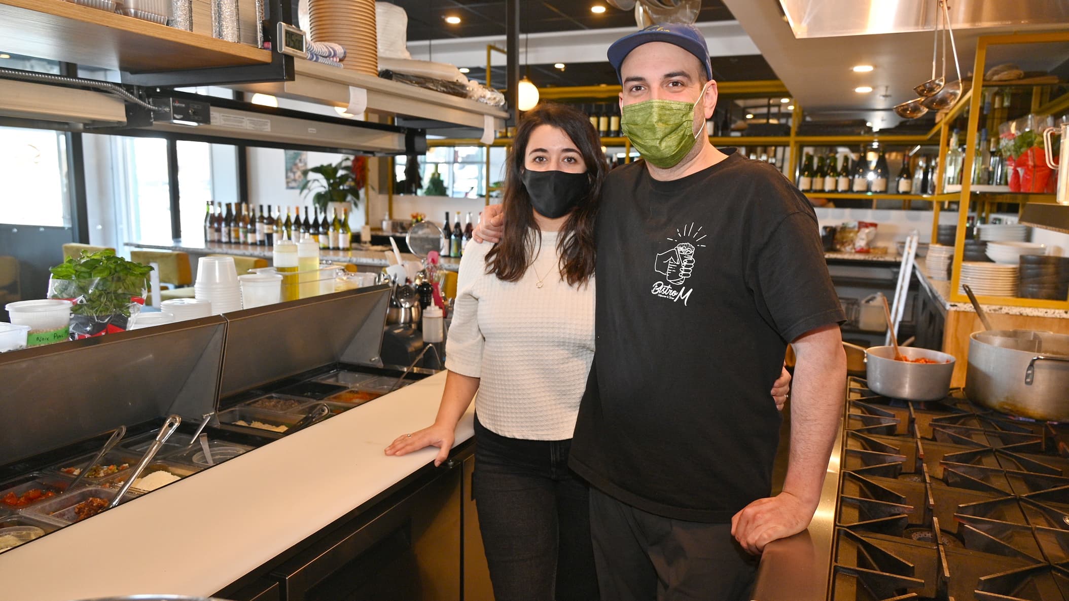 Thalissa Gailloux et Miche Malo, propriétaires du restaurant-pizzeria La Selva, à Bromont, ont hâte d’accueillir les clients dans leur établissement qui a ouvert ses portes 13 jours après le passage de la région en zone rouge en novembre dernier