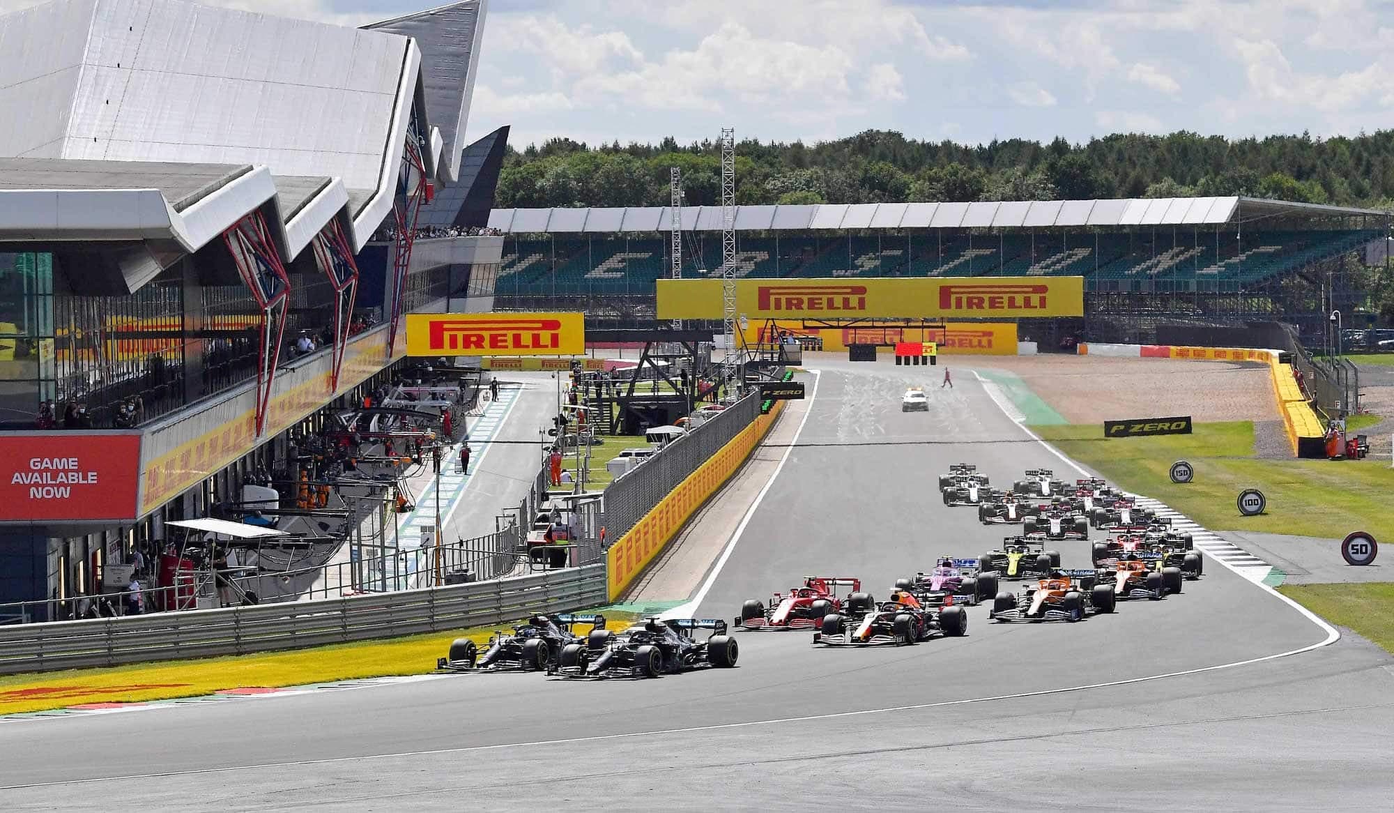 Le Grand Prix de Grande-Bretagne a été présenté devant des gradins vides à Silverstone en août dernier.
