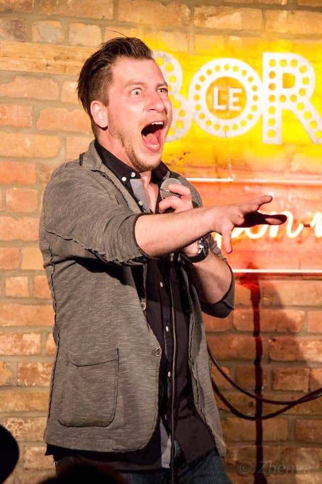 L’humoriste compte rester sur les planches malgré son emploi à temps plein. Il entend toutefois prioriser les salles de spectacles plutôt que les bars.