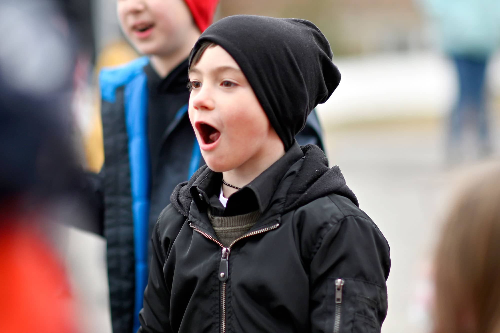 Gabriel n’en croyait pas ses yeux quand il a vu l’immense déploiement devant sa résidence pour son septième anniversaire de naissance.
