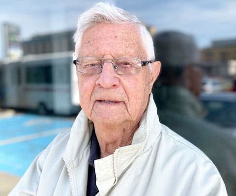 Robert Chapdelaine, 91 ans, s’ennuie de ses petits-enfants.