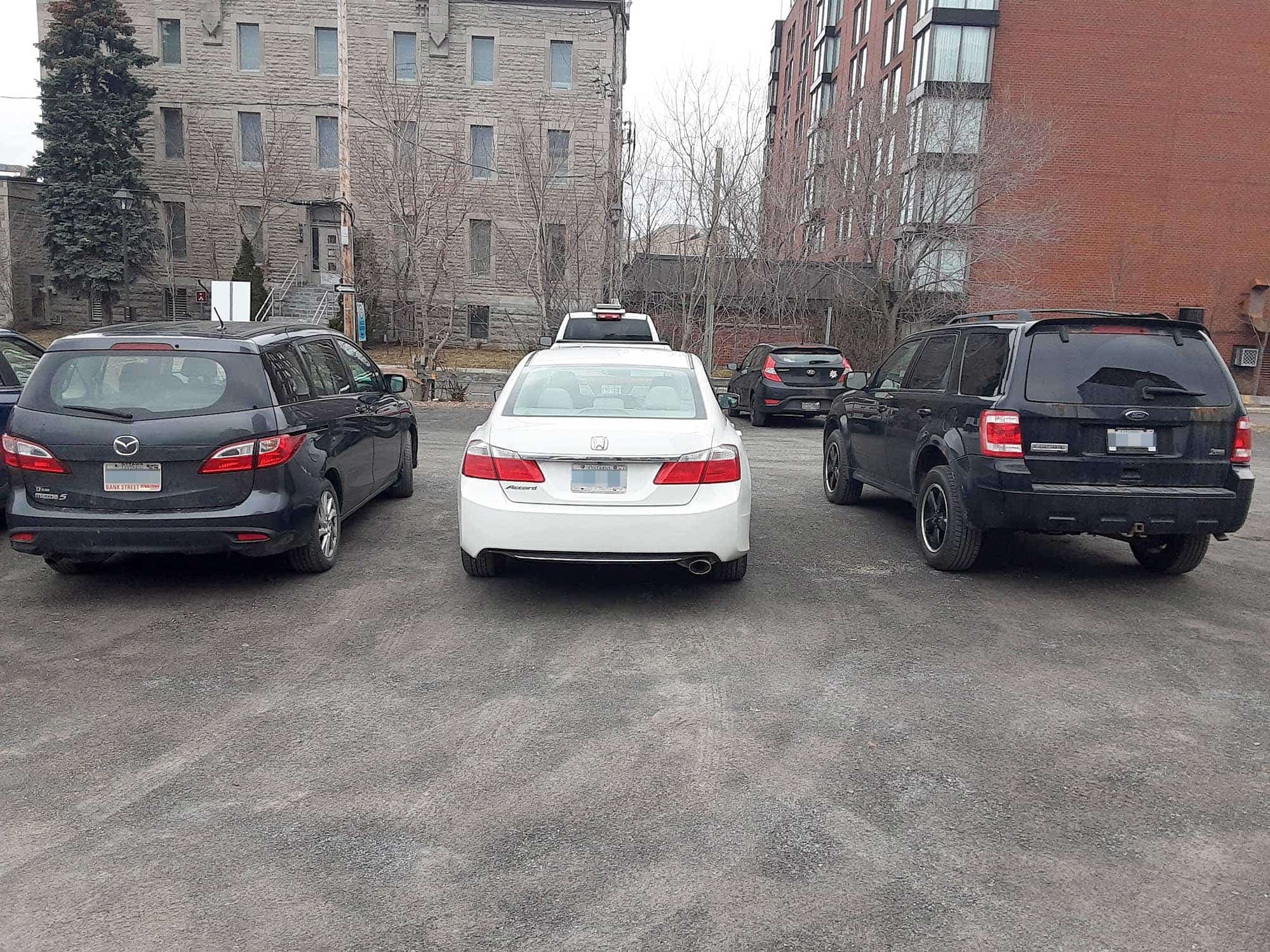 Près de la moitié des véhicules stationné dans le stationnement de la clinique de vaccination de Gatineau ont une plaque d'immatriculation de l'Ontario. ANNE-CAROLINE DESPLANQUES/LE JOURNAL DE MONTRÉAL/AGENCE QMI