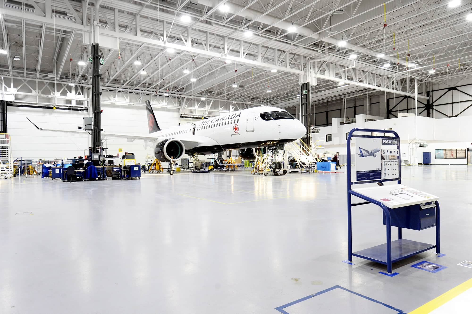 Plusieurs entreprises aéronautiques sont présentes à Mirabel. Airbus y possède notamment une usine d’assemblage.