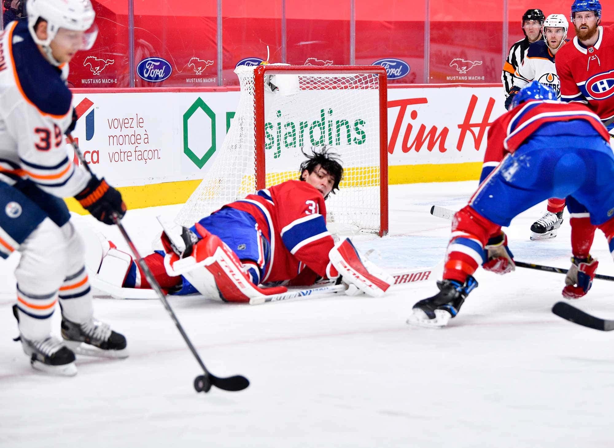 Carey Price a semblé incommodé lors de ses déplacements face aux Oilers lundi.