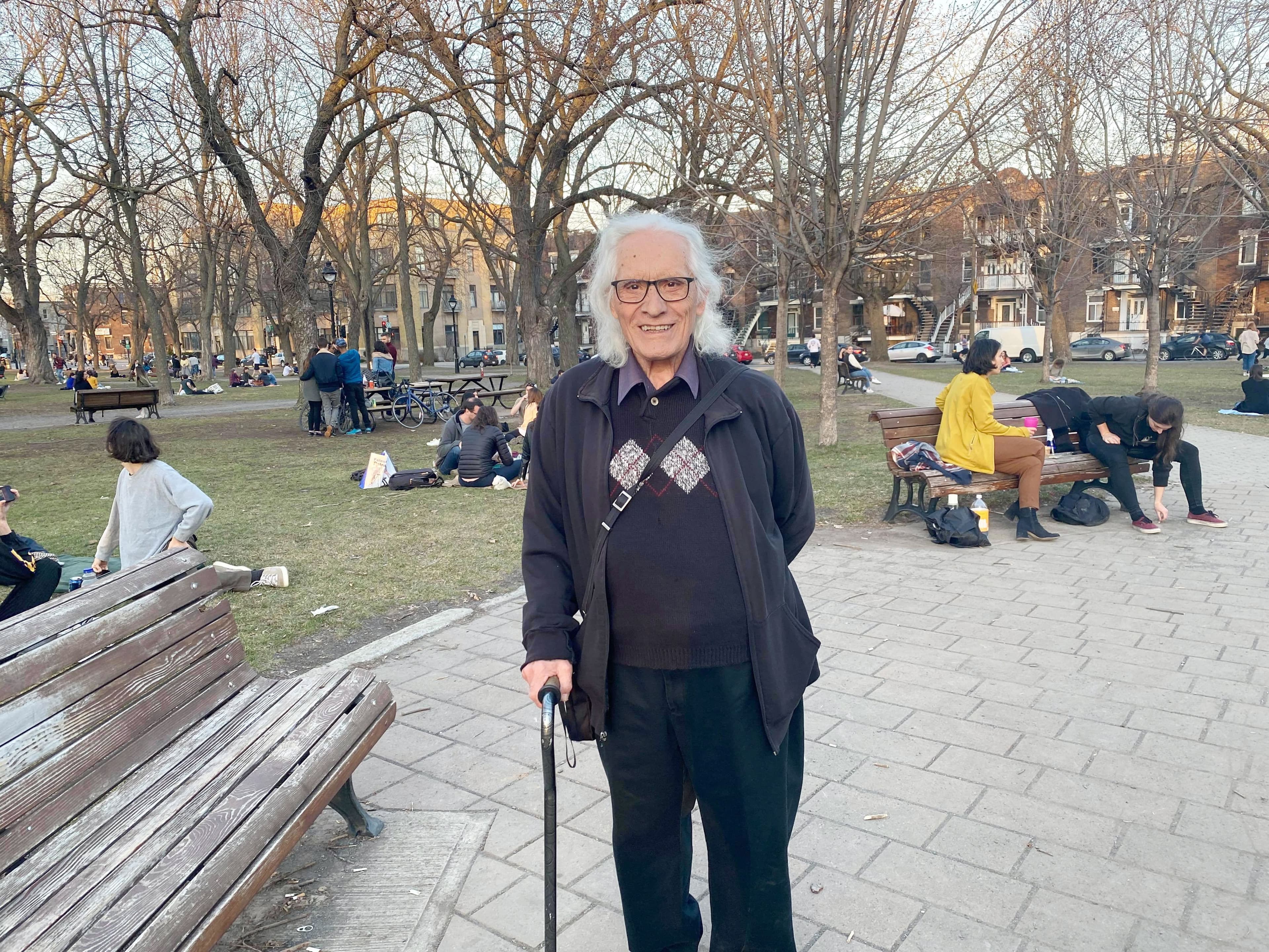 Nicola Franco, 91 ans, devra faire sa promenade habituelle plus tôt pour respecter le couvre-feu devancé à 20 h dès dimanche.