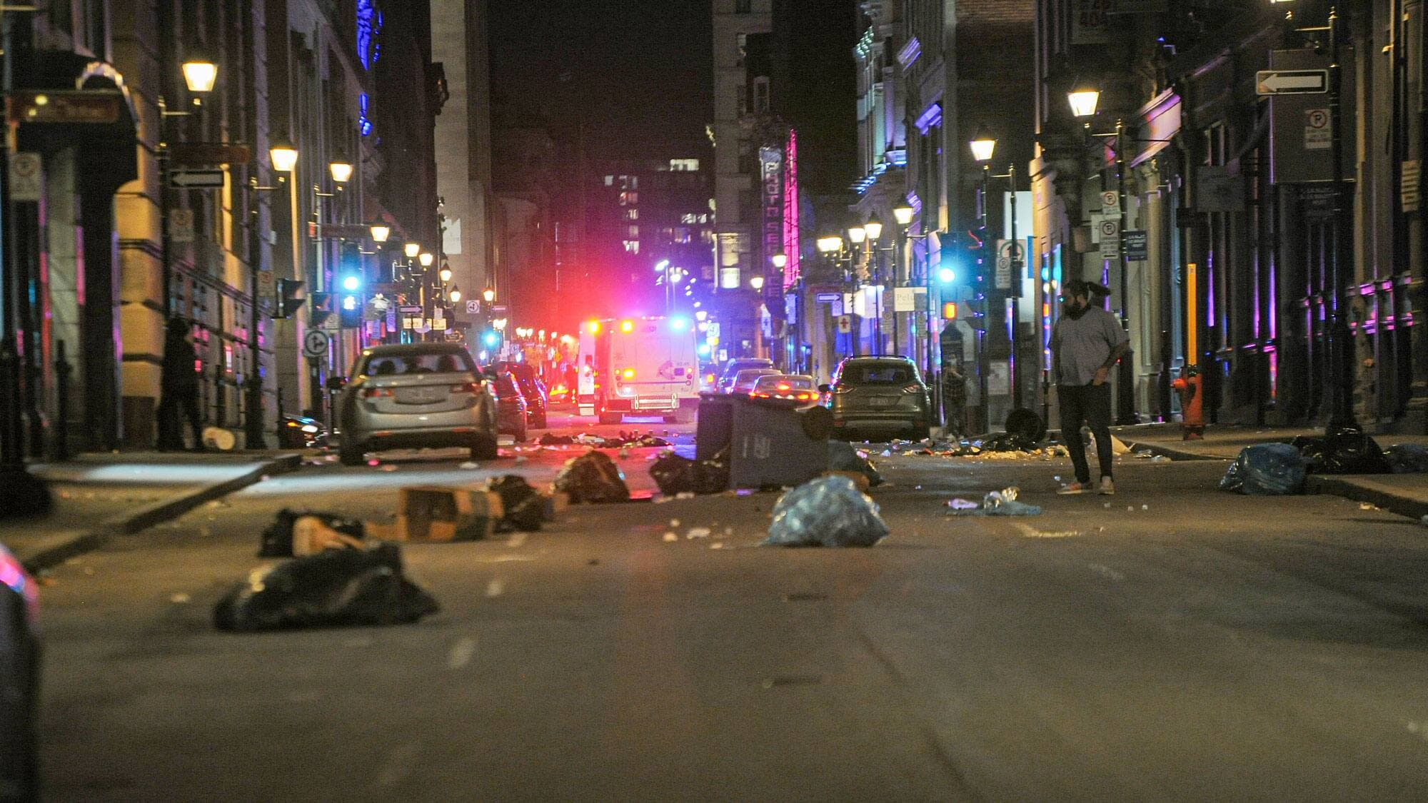 Le Vieux-Port de Montréal a été le théâtre de scènes disgracieuses hier soir avec du saccage à quelques endroits.