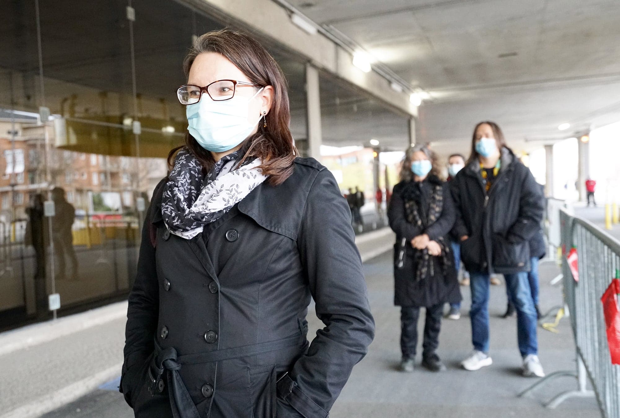 Plusieurs Québécois de 45 à 55 ans, comme Geneviève Gagnon, étaient très heureux de pouvoir se faire vacciner rapidement à la suite de l’annonce du gouvernement.