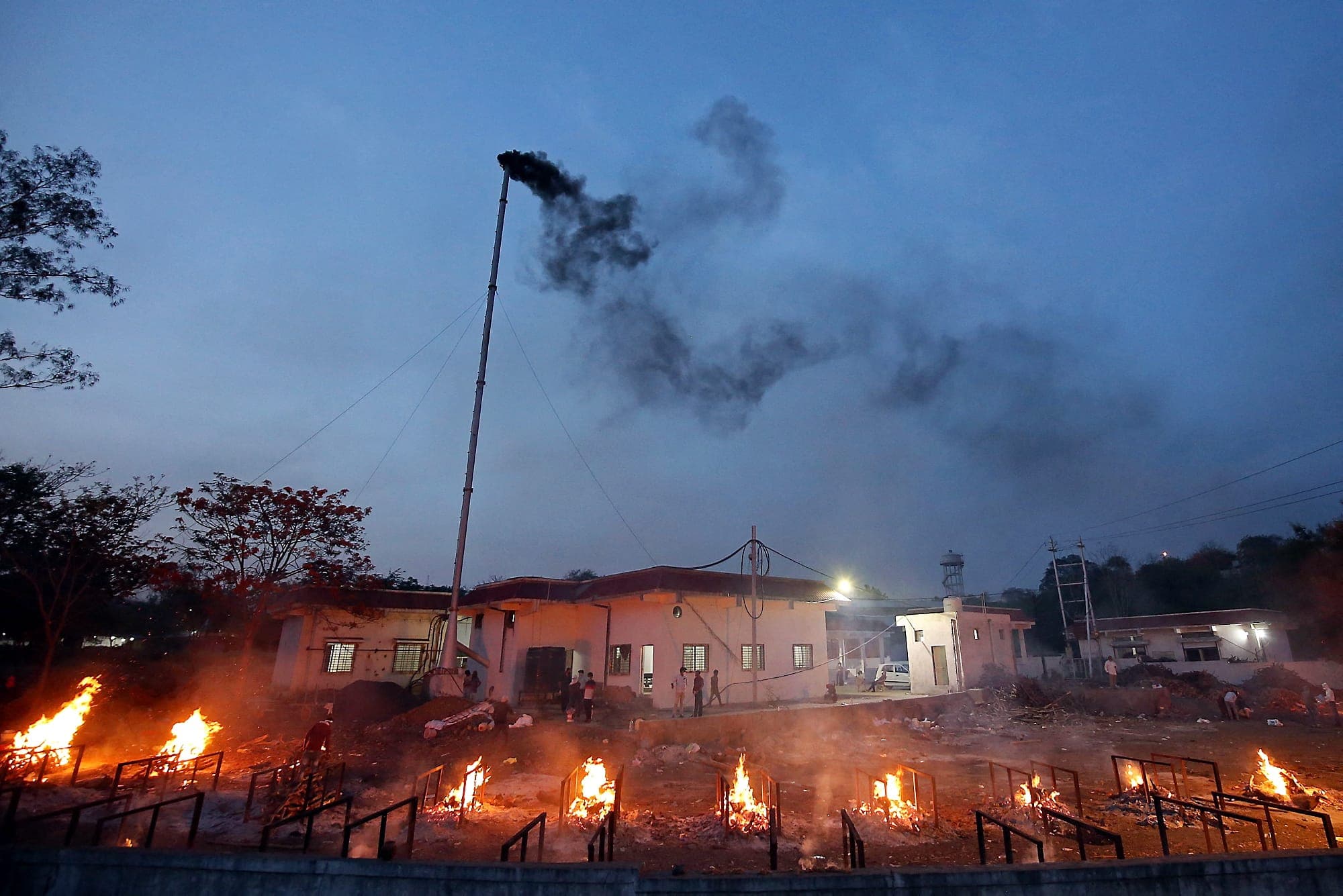 Un crématorium de fortune réservé aux victimes de la COVID-19.