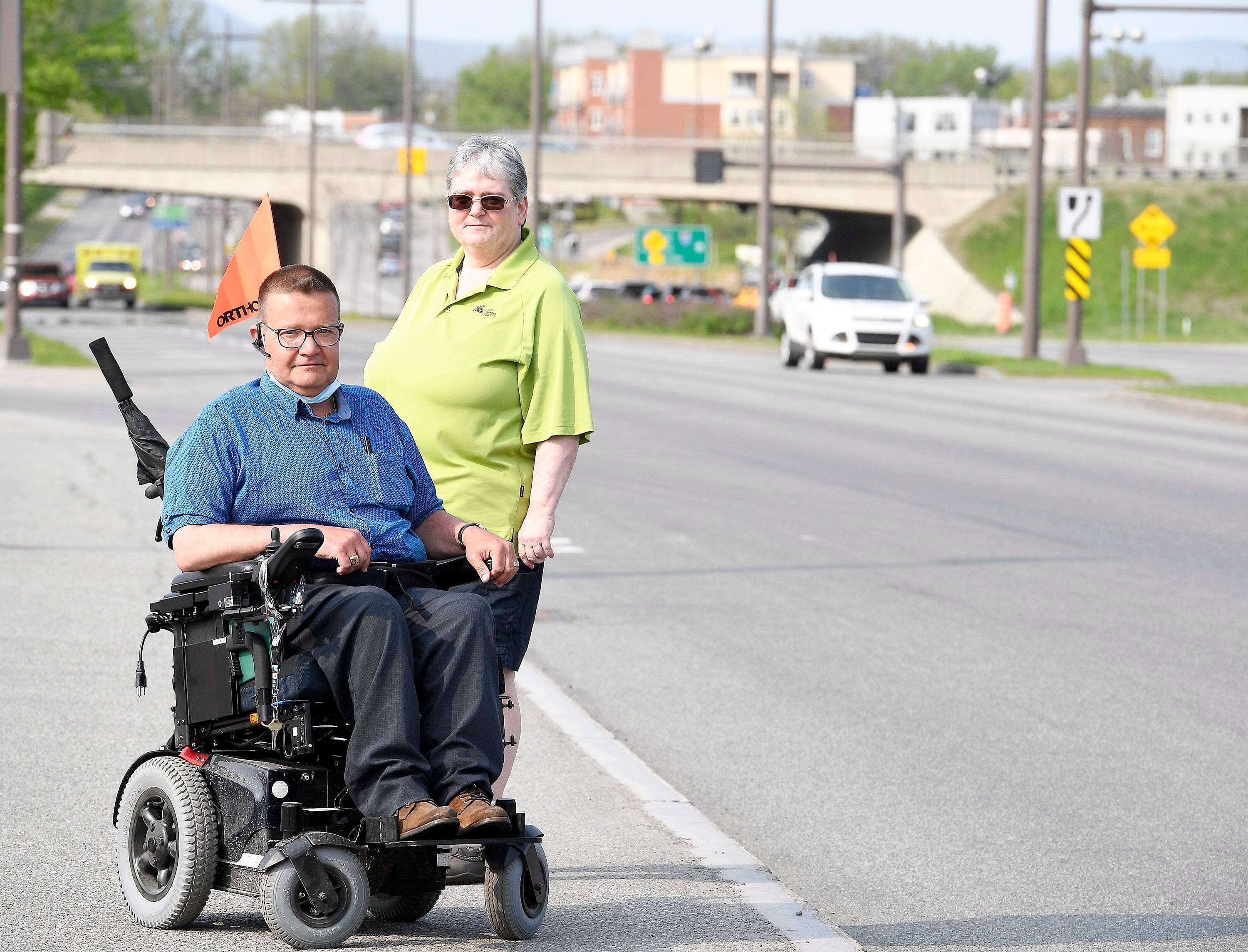 Nicole Laveau, présidente du conseil de quartier de Vanier, et Raynald Pelletier, membre de ce même conseil, aimeraient obtenir plus d’information quant à la sortie du tunnel Québec-Lévis, qui sera érigée au beau milieu de leur quartier.