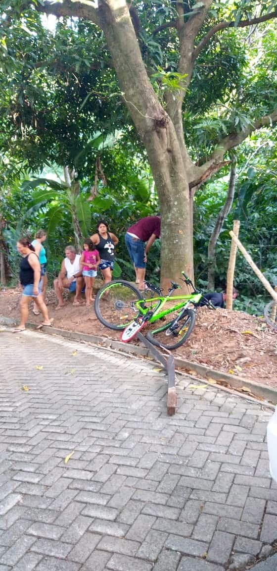 Il est mort après avoir percuté à vélo un panneau de signalisation avant de s’écraser contre un arbre et de chuter dans un fossé, le 31 mai.