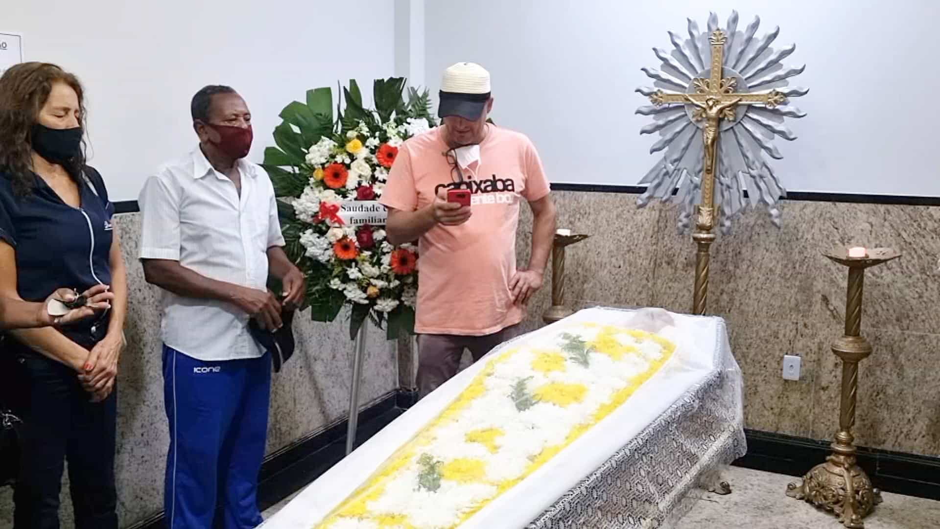 Les funérailles de Michel Brûlé se sont tenues au lendemain de son décès à Guarapari, au Brésil. Son frère, Martin, a notamment lu une prière avant qu’il soit enterré.