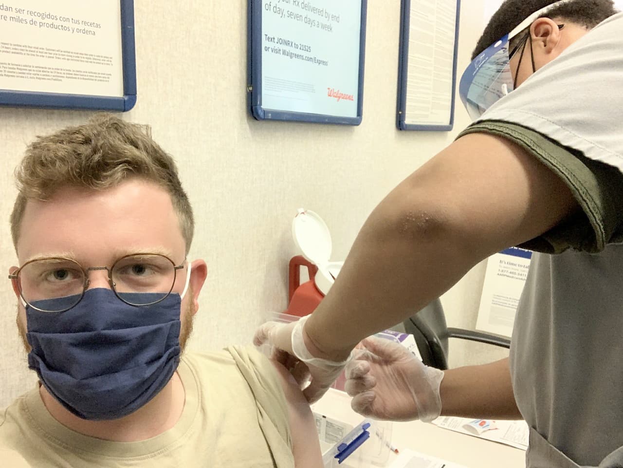 De passage à Las Vegas pour le début de la série entre le Canadien et les Golden Knights, notre journaliste Antoine Lacroix a pu recevoir sans trop de difficulté sa deuxième dose du vaccin Pfizer contre la COVID-19.