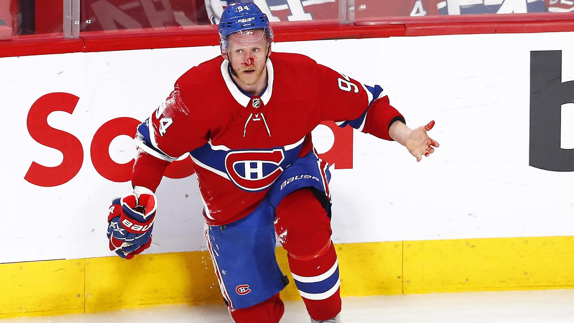 Coupé au visage après avoir été atteint par le bâton de Jonathan Marchessault, Corey Perry n’en revient pas de constater que les officiels ont fermé les yeux sur cette infraction assez évidente.