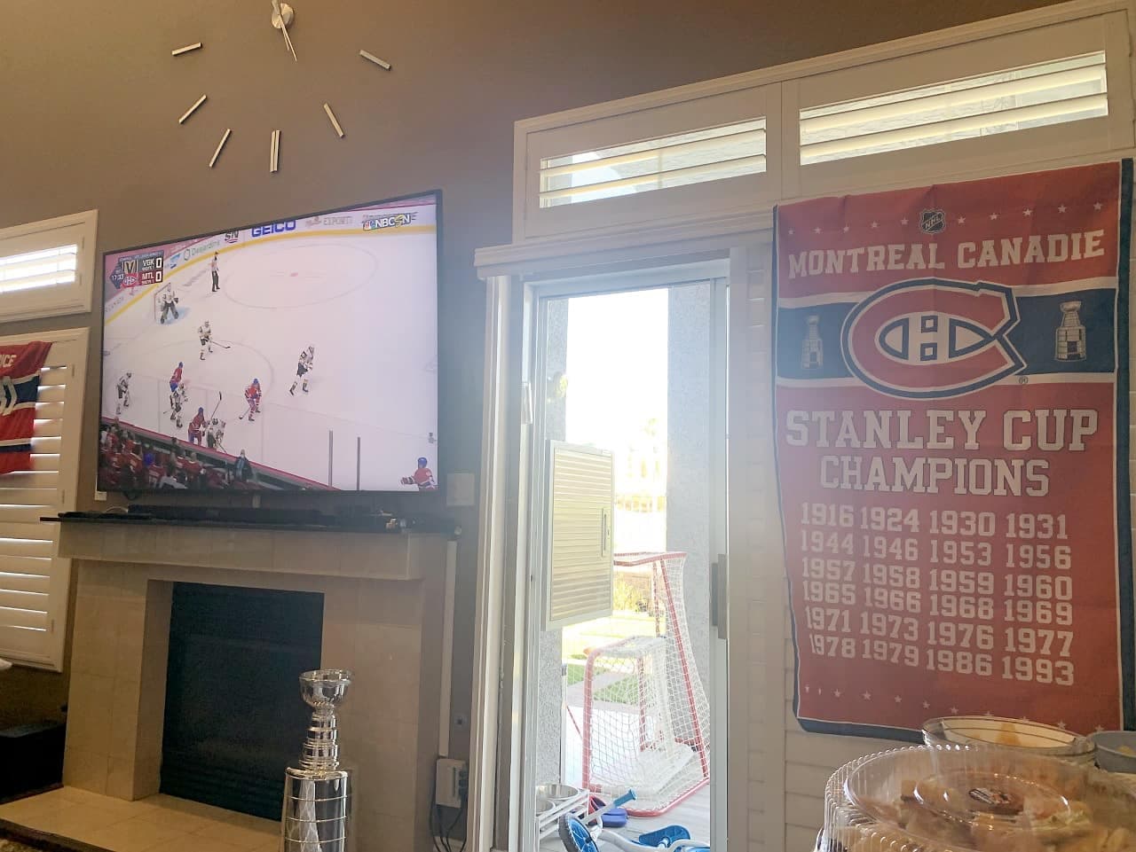 Stéphane Krief affiche ses couleurs pour regarder le hockey.