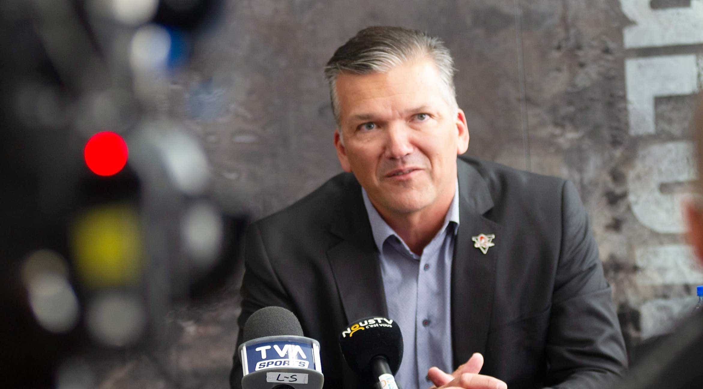 Le directeur général des Voltigeurs de Drummondville Philippe Boucher en conférence de presse.