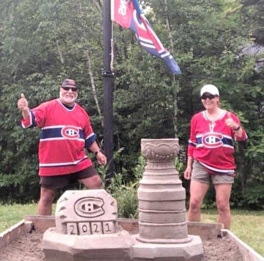 Mike Beaupré et Rachelle Rocheleau, de Saint-Hippolyte, ont sculpté la célèbre coupe Stanley lorsque l’équipe s’est rendue en demi-finale.