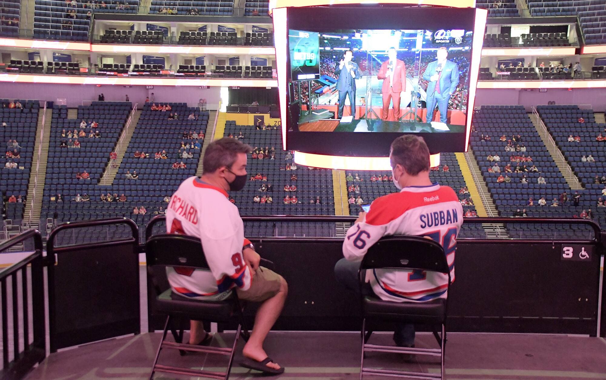 La partie était diffusée sur écran géant au Centre Vidéotron, vendredi.
