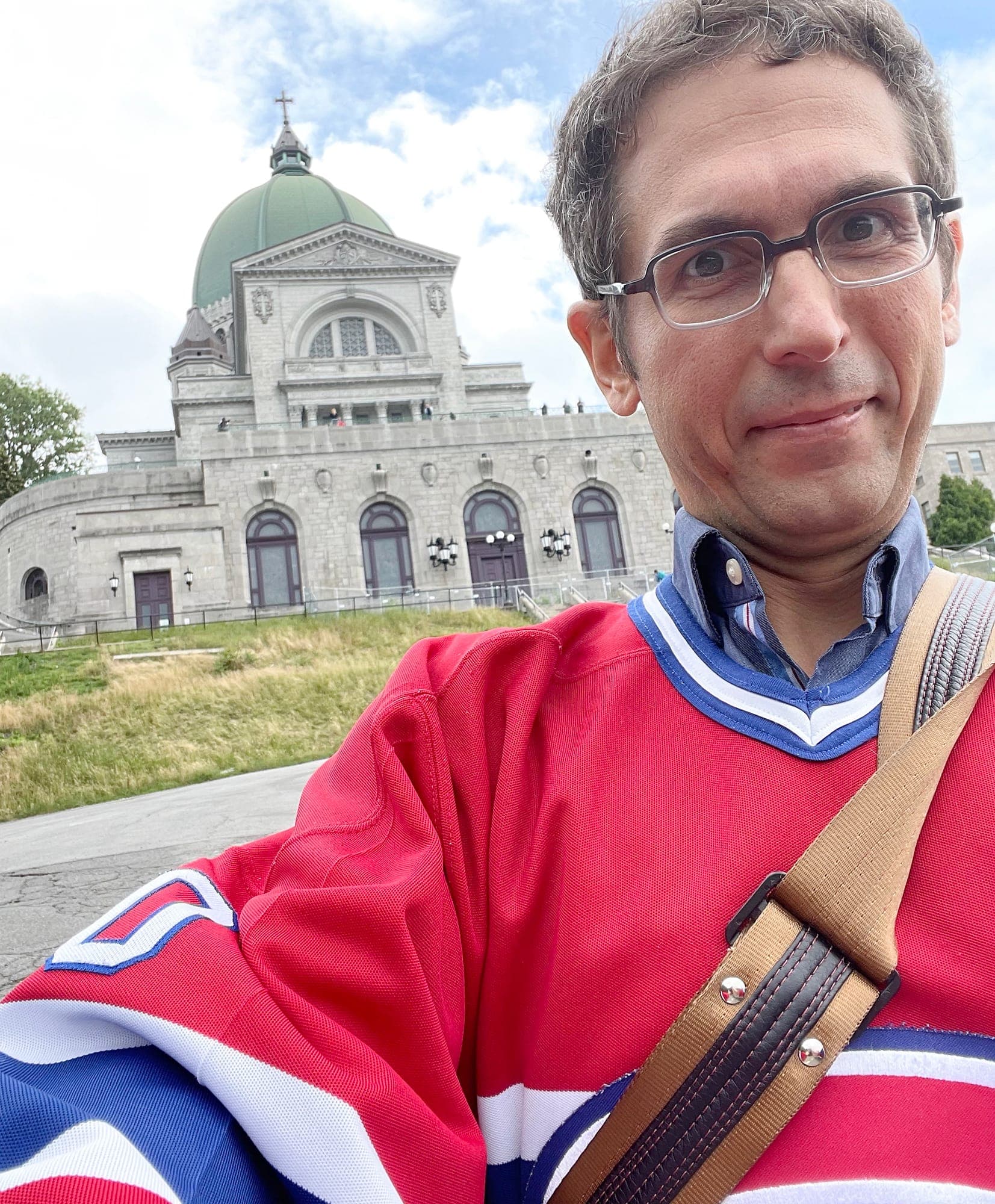 François Vincent après avoir monté à genoux les marches de l’oratoire Saint-Joseph dans l’espoir de stimuler une victoire.