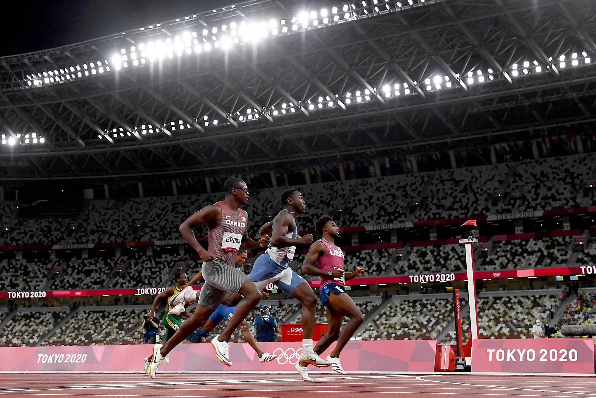 Le Canadien Aaron Brown a devancé le Libérien Joseph Fahnbulleh (au centre) et l’Américain Noah Lyles (à droite) lors de sa vague de demi-finale du 200 m, mardi.
