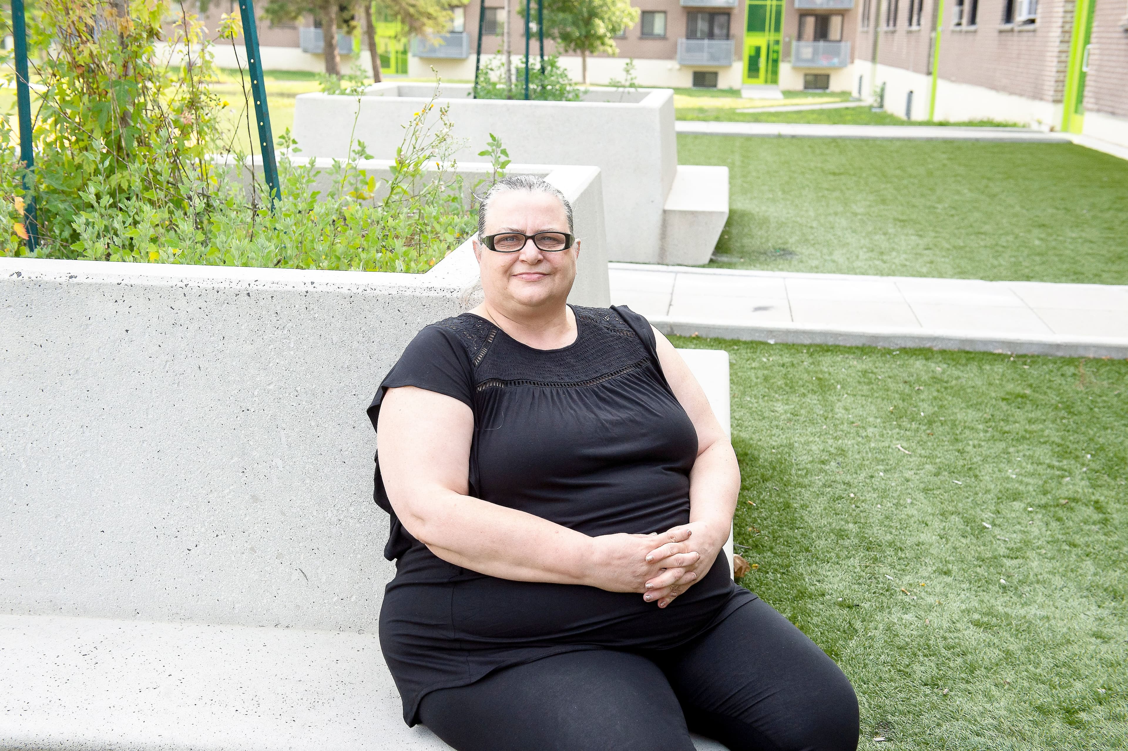 Chantal Plante a soutenu pendant une quinzaine d’années une foule de théories conspirationnistes comme « le nouvel ordre mondial, Anonymous, les théories liées aux migrants, etc. ». Elle se confie sur ce pan de sa vie pour alerter les gens face aux risques et aider ceux qui y sont toujours coincés.