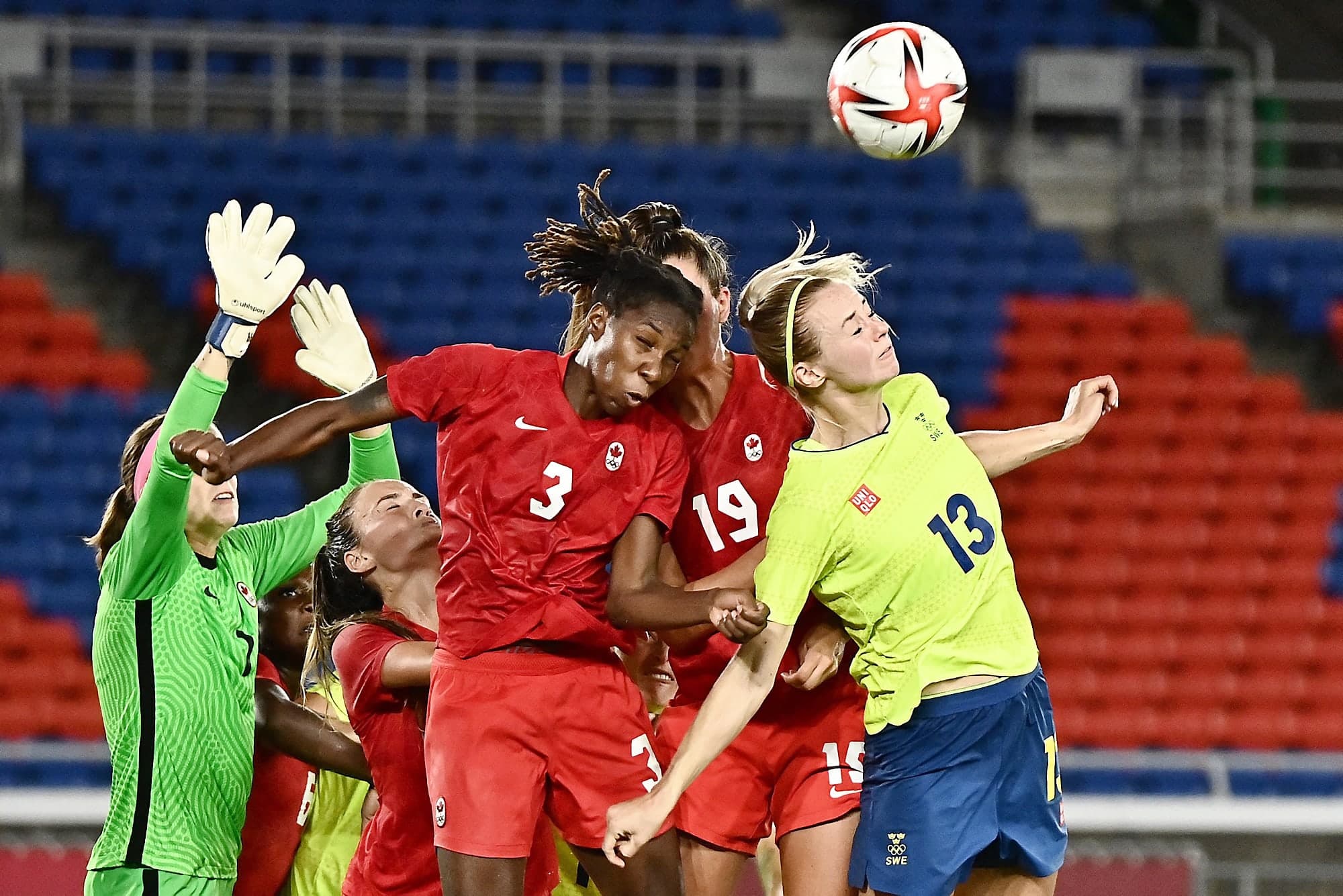 Jessie Fleming s’élance pour le but égalisateur.