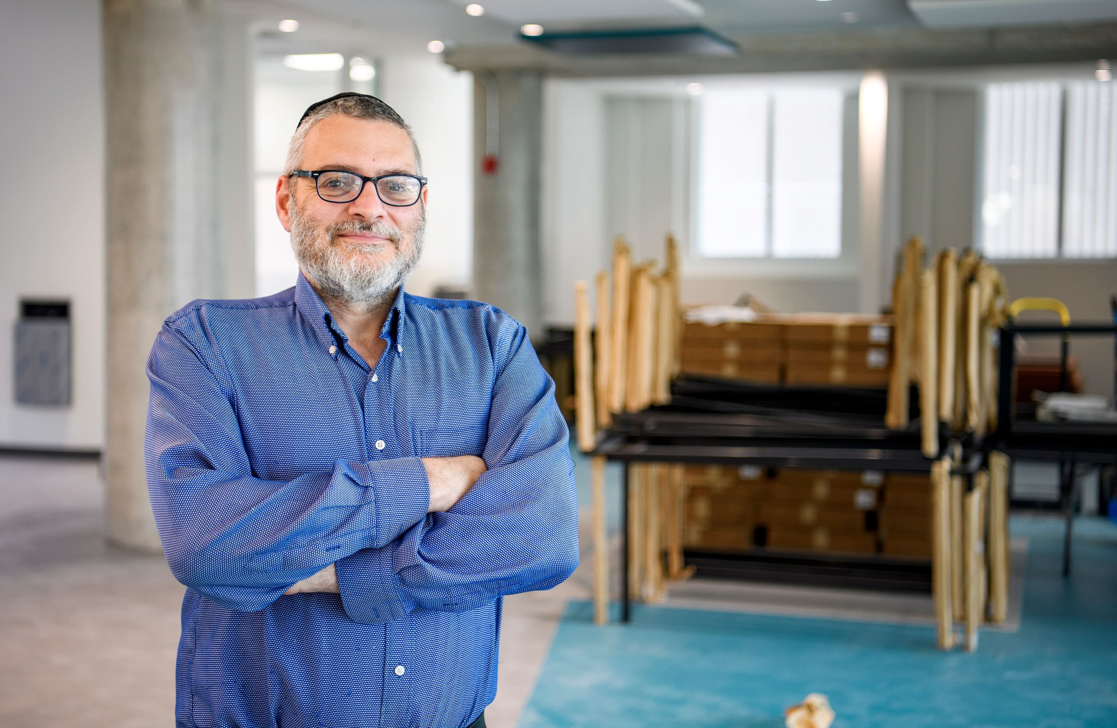 Déçu de se retrouver l’établissement avec le plus bas taux de vaccination du réseau collégial, le directeur des études au Collège TAV de Montréal, Elazar Meroz, explique que les étudiants doublement vaccinés pourraient gagner 1000 $ dans un tirage.