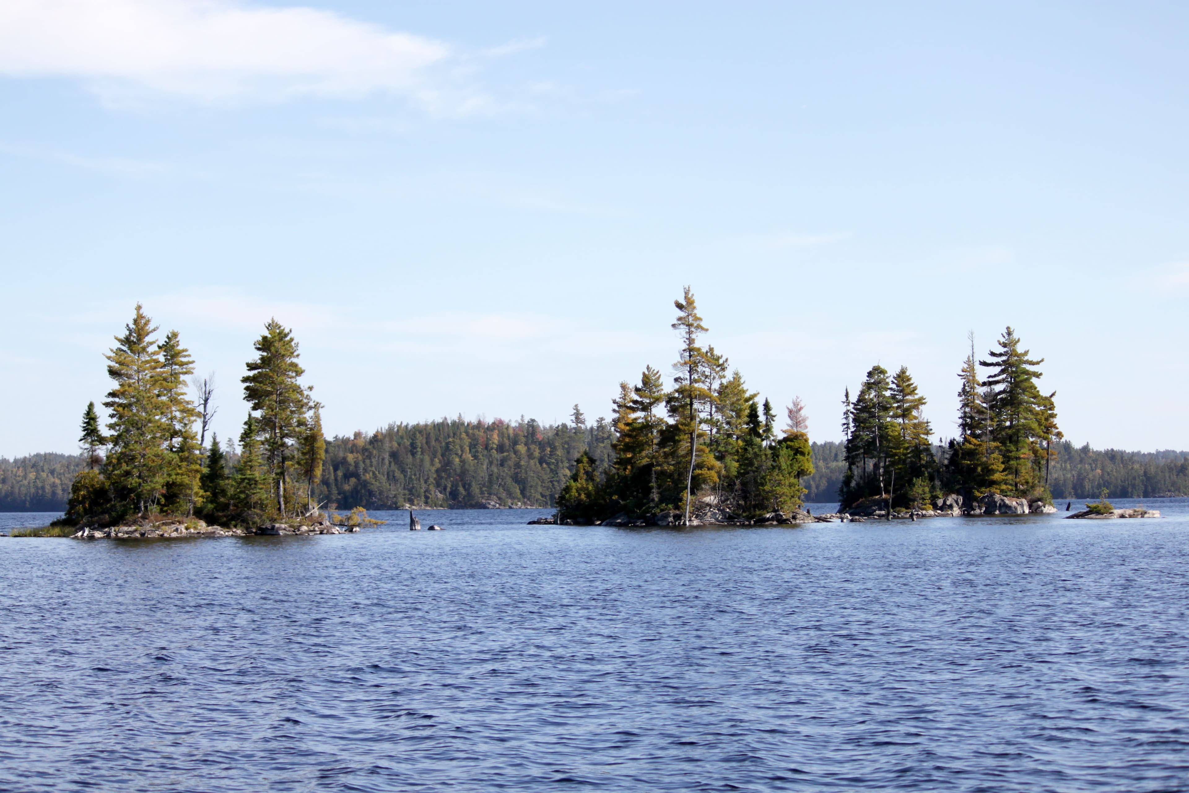 Les projets d’extraction de terres rares Kipawa et Zeus sont tous deux situés non loin du lac Kipawa (photo ci-haut), en Abitibi-Témiscamingue. Leur cession à des intérêts australiens a été annoncée hier par leur propriétaire, Métaux précieux du Québec.