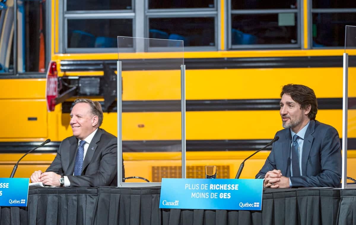 Les premiers ministres François Legault et Justin Trudeau venus annoncer leur appui lors de l’annonce de la construction de l’usine d’assemblage de bloc-batteries de la Compagnie Électrique Lion de Saint-Jérôme, dans les Laurentides, en mars dernier.