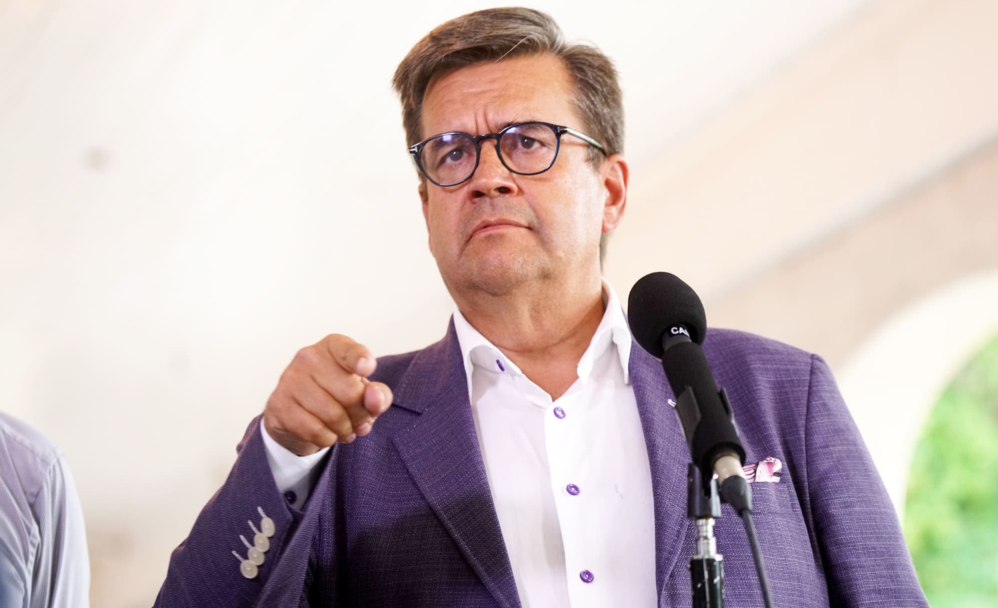 En point de presse, l’aspirant à la mairie, Denis Coderre, a estimé que Will Prosper n’était pas « digne » d’être candidat aux élections.