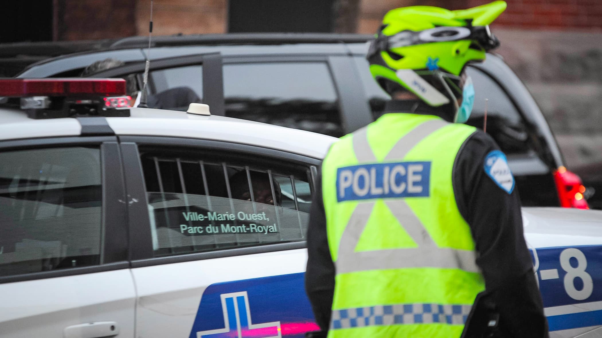 Il a été arrêté un peu plus tard, devant les locaux de TVA Nouvelles, peu avant le débat des chefs (Amalega est dans l’autopatrouille).
