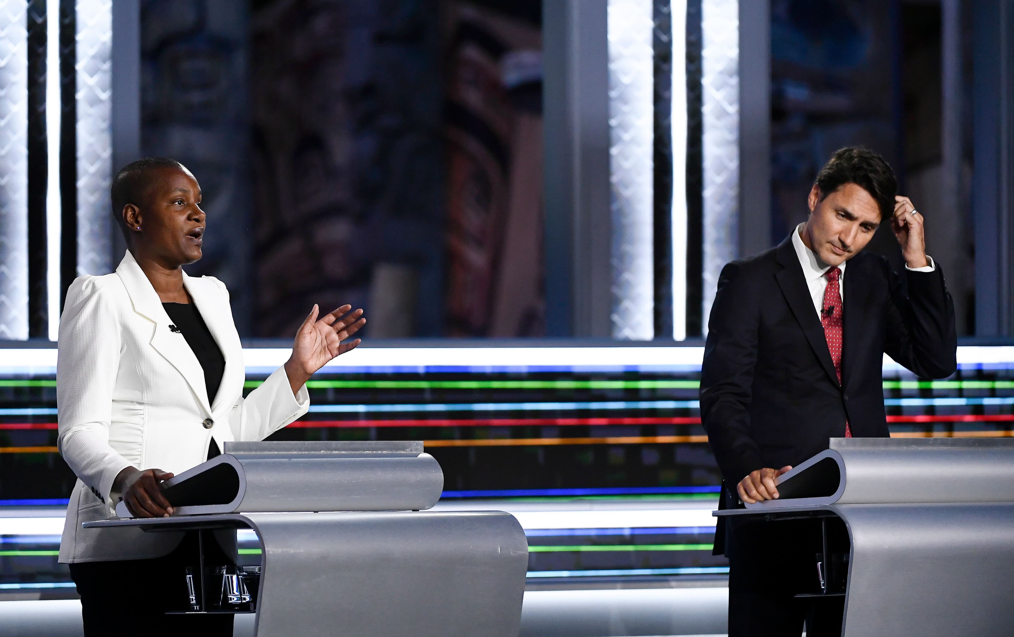 Le premier ministre sortant, le libéral Justin Trudeau, a été attaqué de toute part, notamment par la cheffe du Parti vert du Canada, Annamie Paul (à gauche), jeudi, lors du débat en anglais, qui a eu lieu au Musée canadien de l’histoire, à Gatineau.