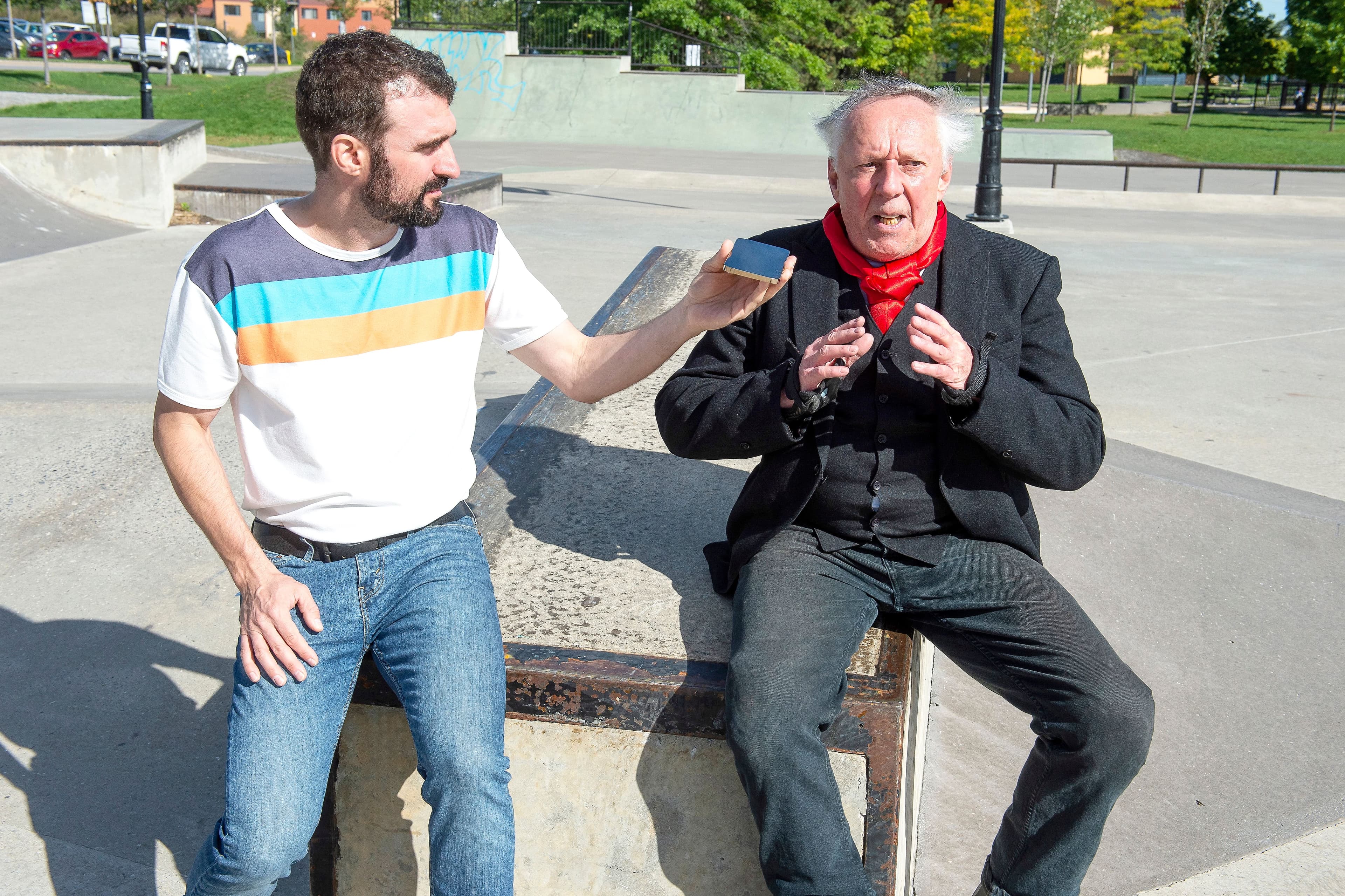 C’était la première fois (et probablement la dernière) que j’interviewais un grand homme de théâtre dans un skatepark.