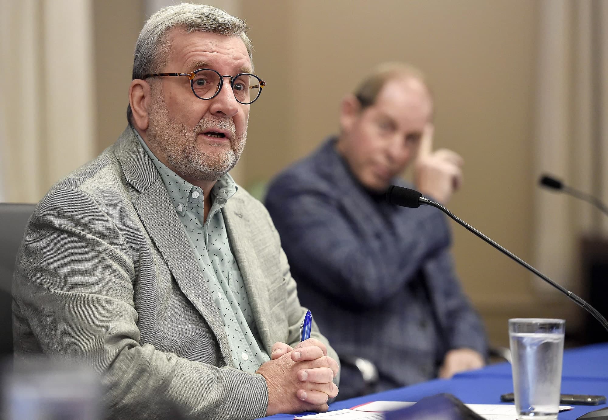 À quelques heures de sa retraite de la vie politique, Régis Labeaume a livré le fond de sa pensée au sujet des projets de tramway et de troisième lien, dans une lettre adressée à François Legault.
