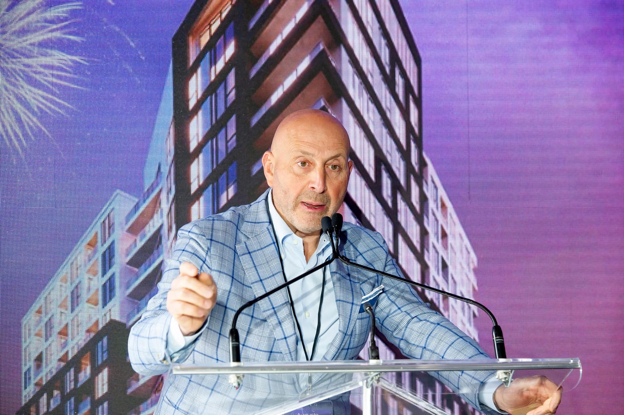 Vincent Chiara, grand patron du Groupe Mach, plus tôt ce mois-ci, lors d’un point de presse au sujet du projet Auguste & Louis, sur le site de l’ancienne Maison de Radio-Canada, à Montréal.