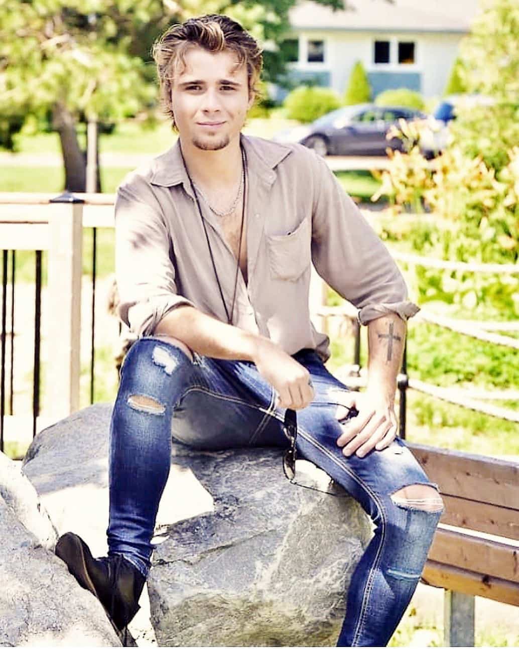 Mathieu Gagnon a été arrêté et menotté pour sa manifestation, qui vise à bloquer des ponts partout au Québec pour s’opposer au passeport vaccinal.