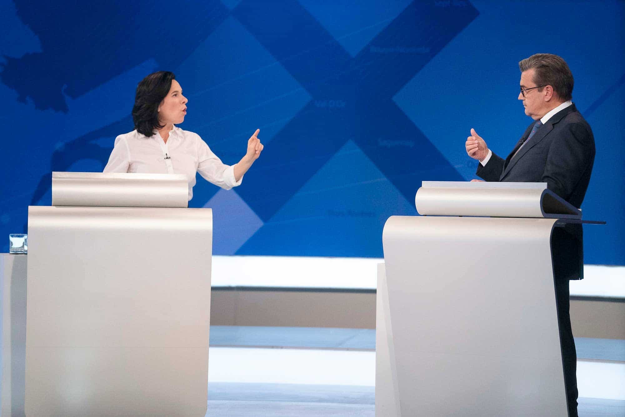 Valérie Plante et Denis Coderre en plein échange lors du débat télévisé de lundi.