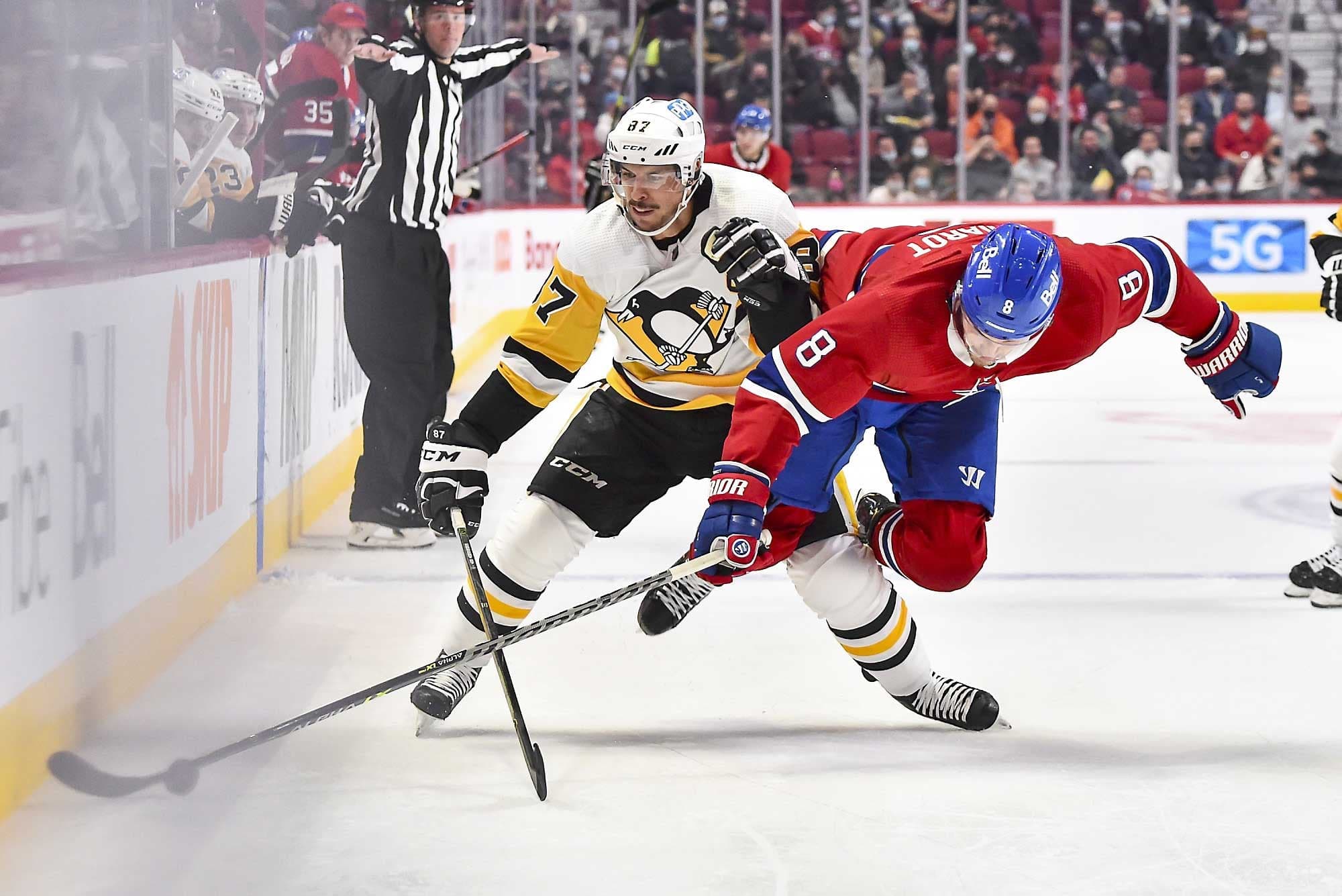 Ben Chiarot a tout tenté pour freiner Sidney Crosby qui a marqué son premier but de la saison, jeudi soir.