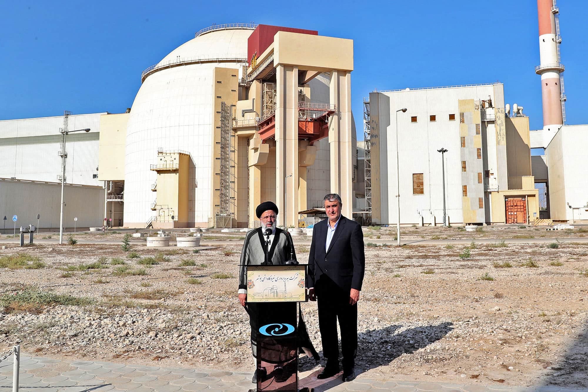 Le président iranien, Ebrahim
Raisi, et le chef de l’Organisation
de l’énergie atomique d’Iran,
Mohammad Eslami, devant la
centrale nucléaire de Bouchehr.