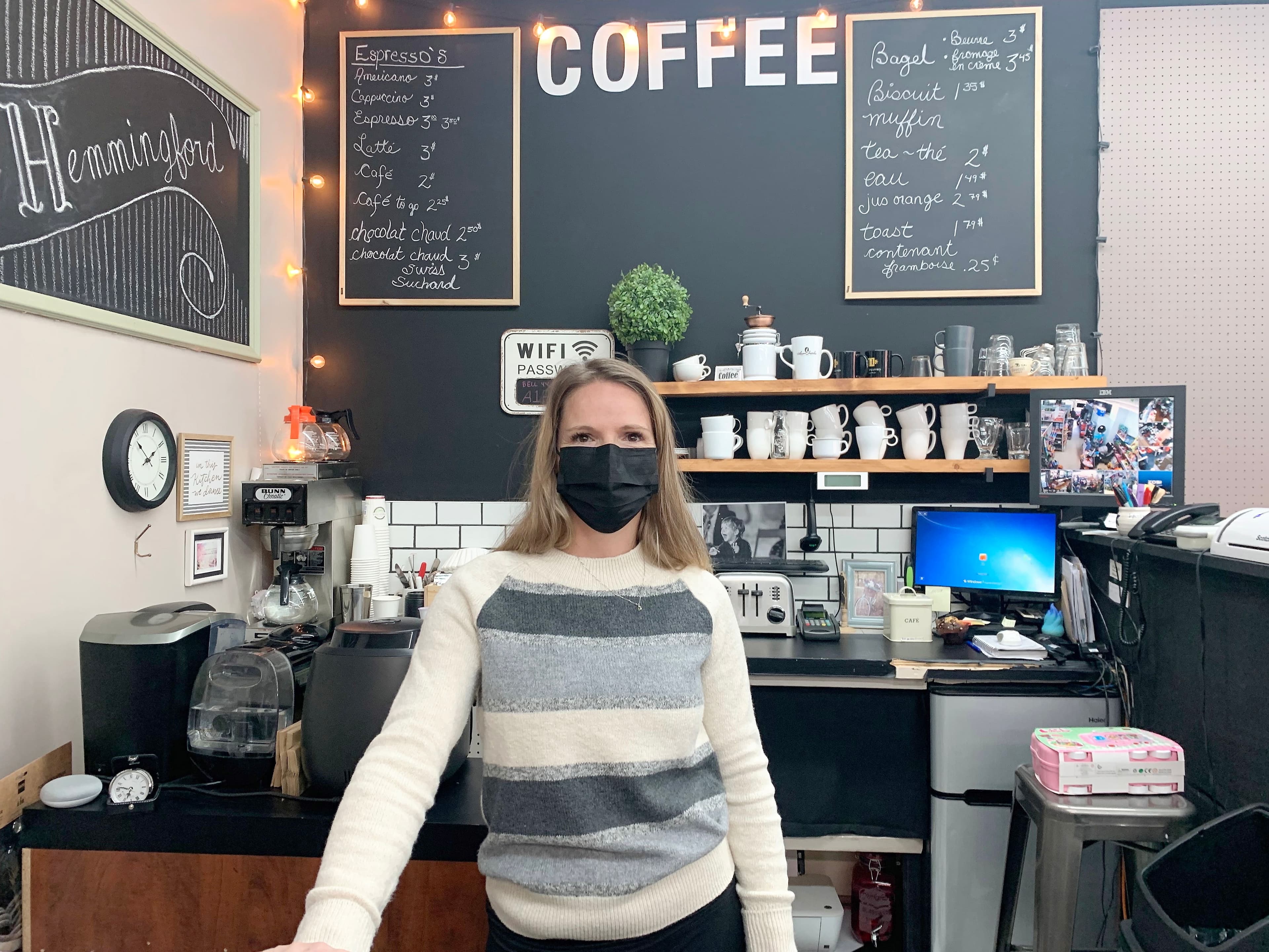 Faith Gower, propriétaire d’un commerce à seulement cinq kilomètres de la frontière canado-américaine, est soulagé par l’assouplissement pour le test PCR.