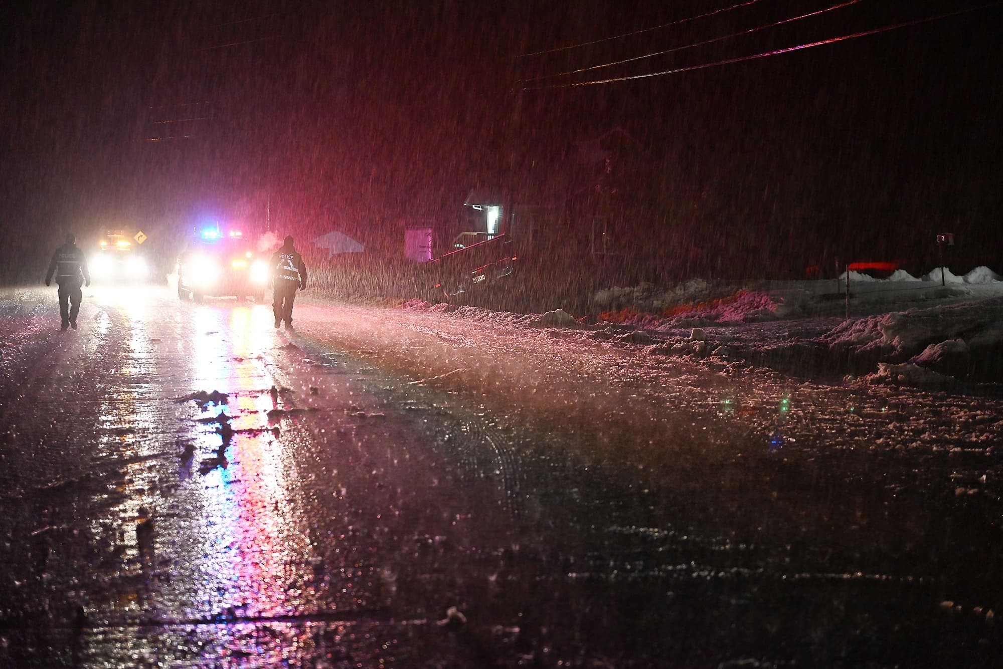 Un véhicule a happé mortellement un octogénaire qui déneigeait sa propriété, mardi après-midi, à Saint-Basile, dans Portneuf.