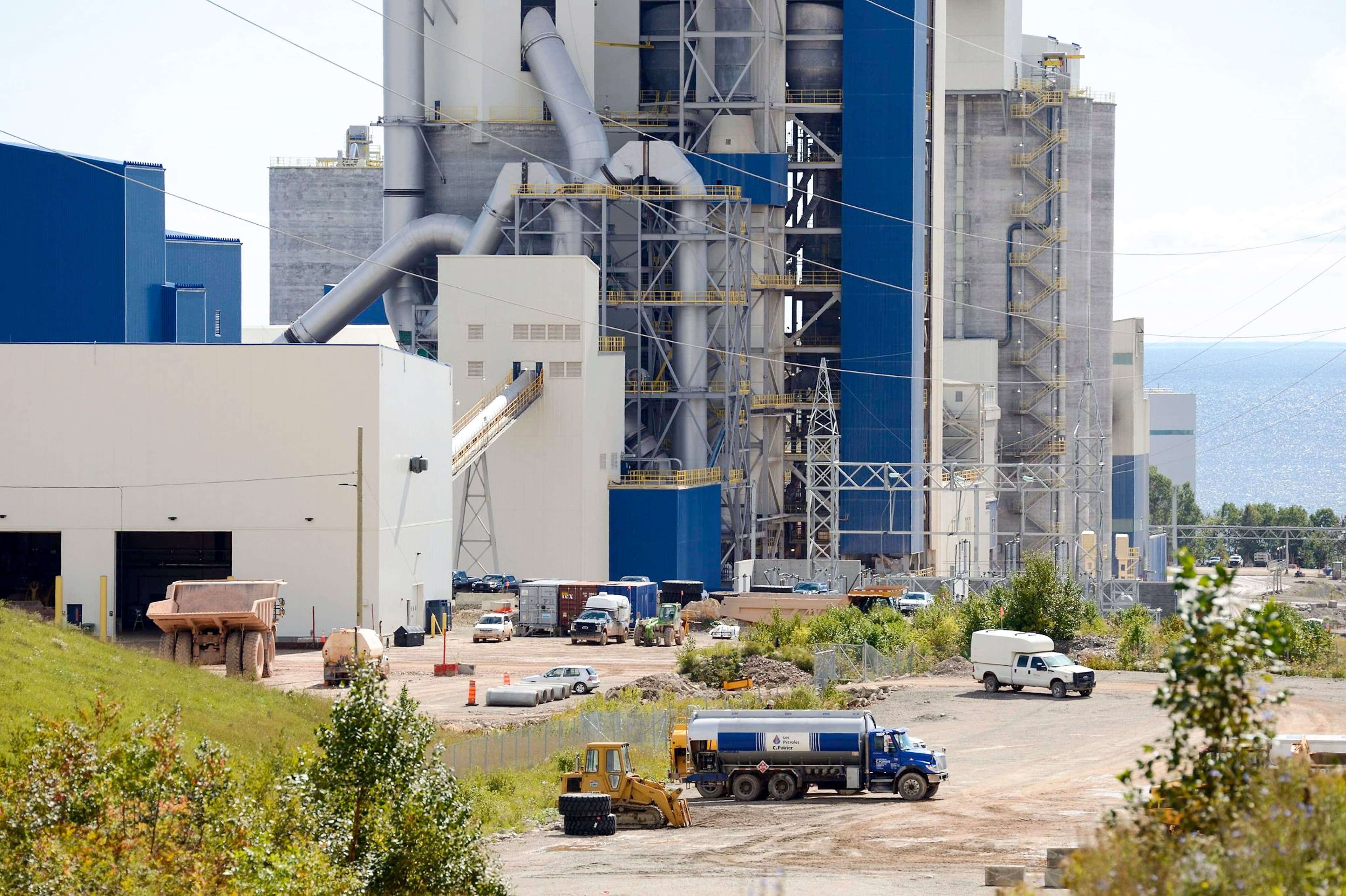 Ciment McInnis, dont on voit ici l’usine de Port-Daniel–Gascons, en Gaspésie, est le plus grand pollueur sur le territoire québécois depuis l’an dernier et ses émissions devraient continuer à augmenter.