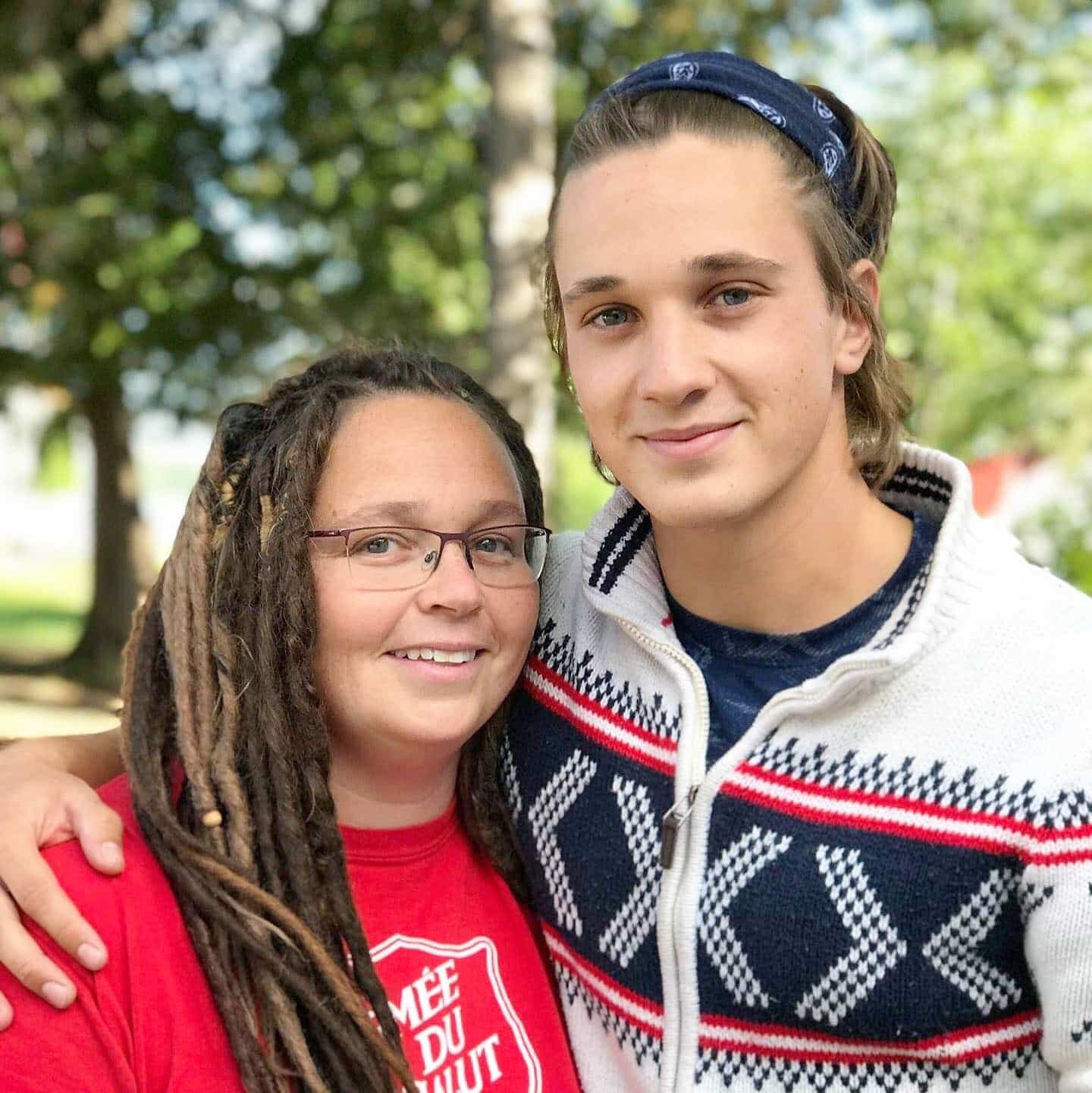 Anne-Marie Dagenais et son fils Joël, qui est toujours bloqué en Afrique du Sud pour les Fêtes.