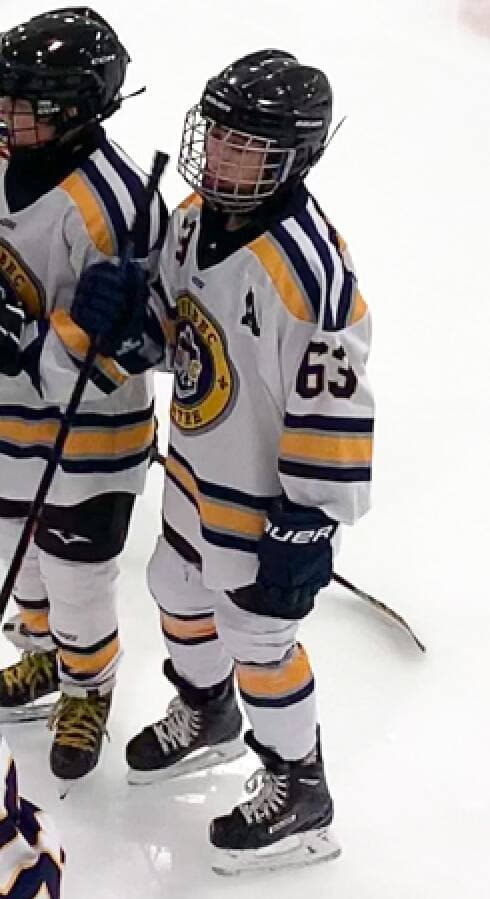 Zakk, 12 ans, est atteint du syndrome Gilles de la Tourette et d’un TDAH, mais jouer au hockey lui permet de faire partie d’un groupe.