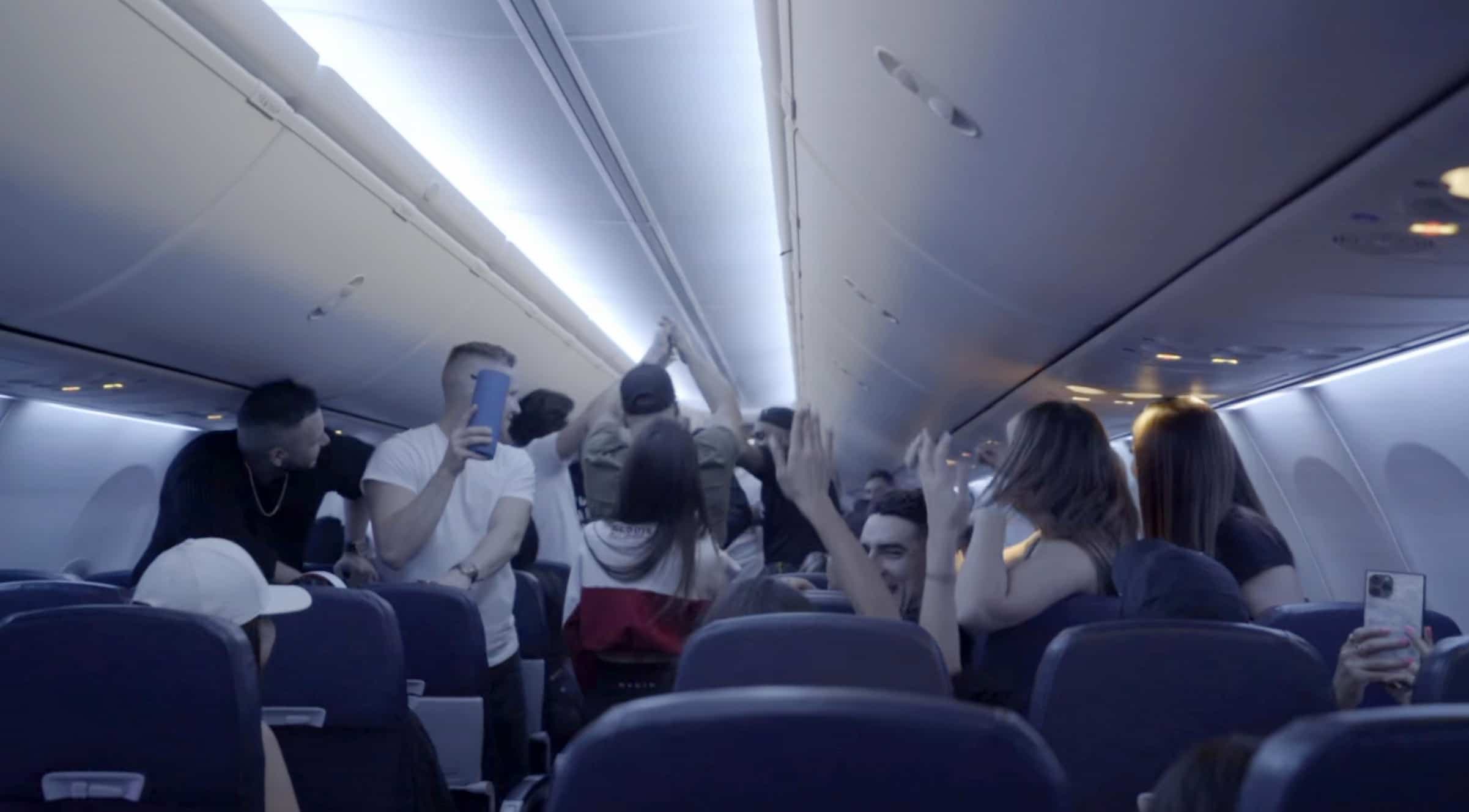 Les influenceurs québécois ont enfreint plusieurs lois et règlements lors du fameux vol de Sunwing, qui s’est poursuivi sans interruption jusqu’à Cancún.