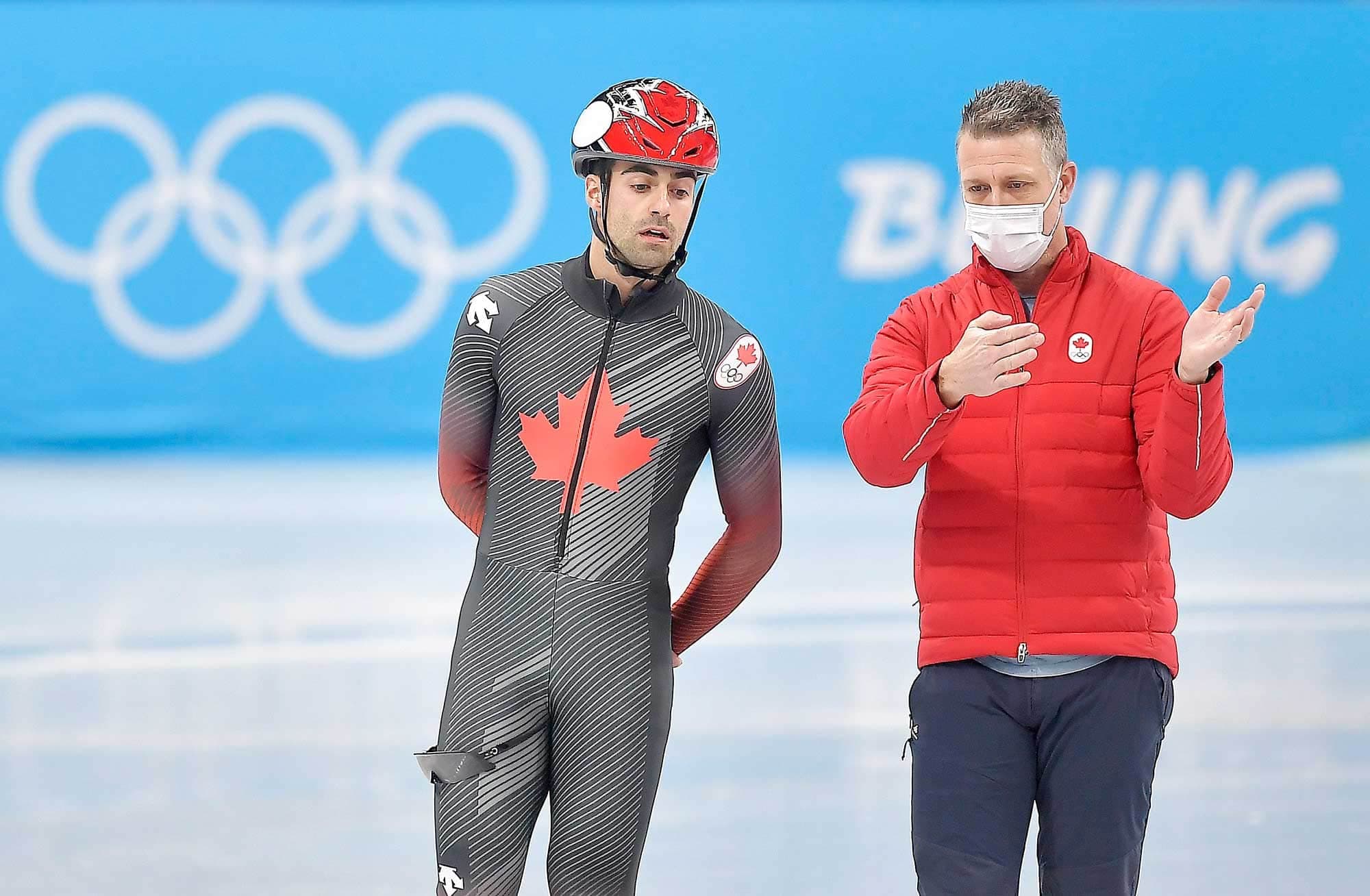 Mardi à l’entraînement à Pékin, Maxime Laoun écoutait attentivement les conseils de Marc Gagnon.