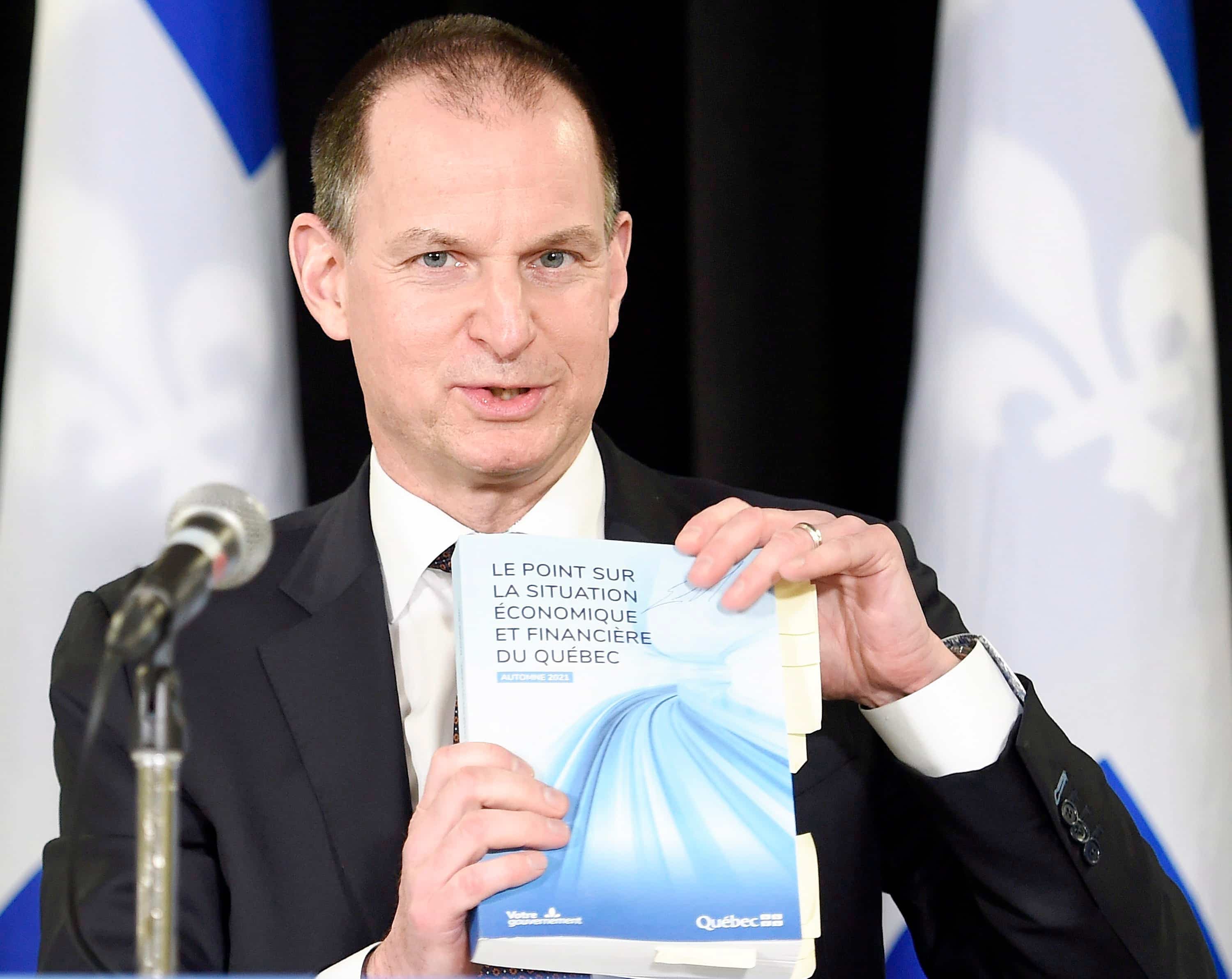 Le ministre des Finances, Eric Girard, lors de sa mise à jour économique en novembre dernier. Cette semaine, M. Girard a parlé d’une « mesure plus générale » pour combattre l’inflation dans son budget à venir.