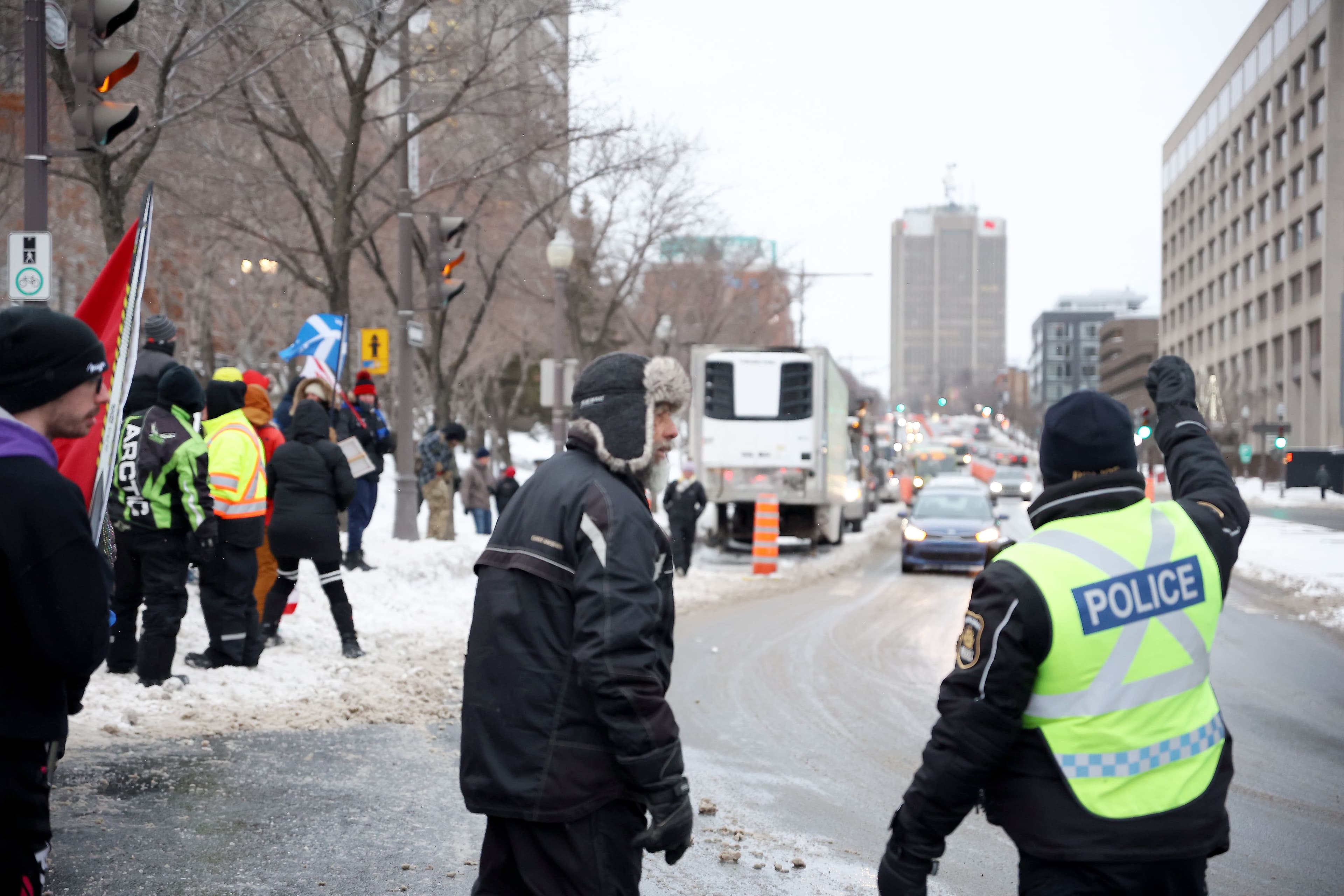 Les deux camps réunis au même endroit, vendredi.